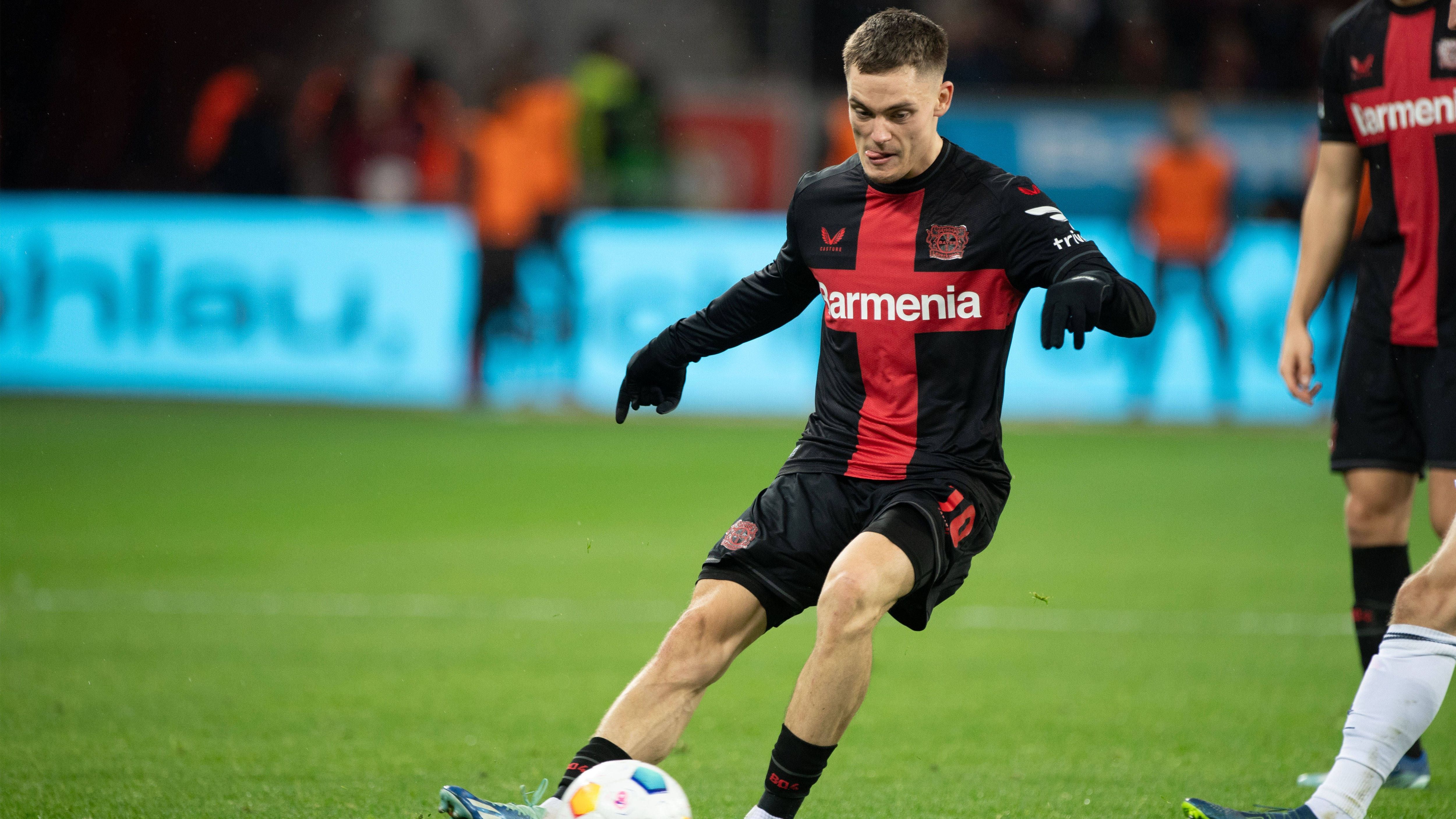 <strong>Gewinner: Florian Wirtz</strong><br>Bayer Leverkusen ist das Überflieger-Team der Hinrunde. Als Tabellenführer geht die Werkself in die Winterpause, vier Namen stehen stellvertretend für den Erfolg. Da wäre zum einen Florian Wirtz. Nach seinem Kreuzbandriss hat sich der Mittelfeldspieler zurückgekämpft und ist dank starker Leistungen nicht nur ein Erfolgsgarant der Leverkusener, sondern auch die deutsche EM-Hoffnung.