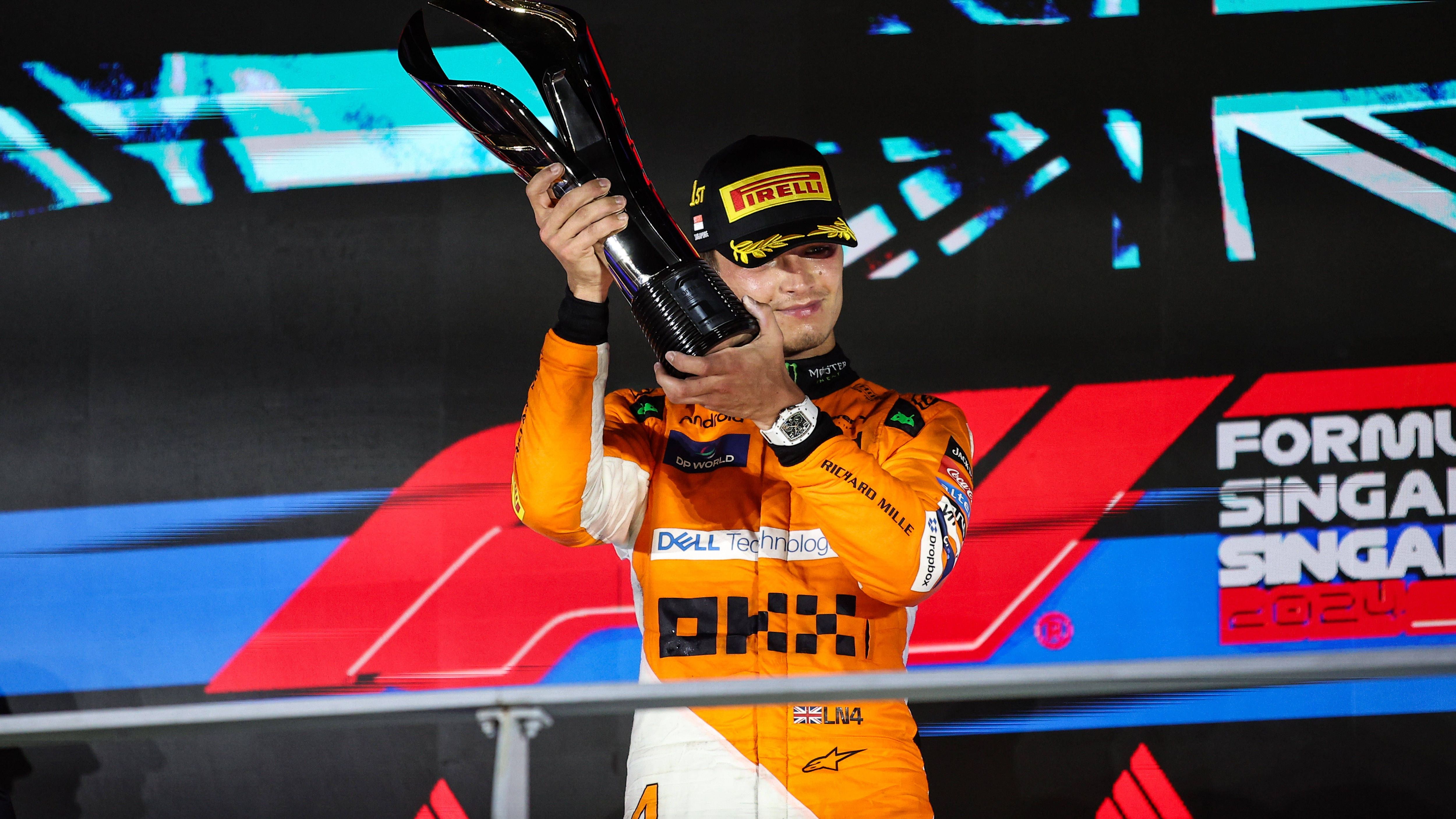 <strong>Formel 1: Gewinner und Verlierer aus Singapur</strong><br><a href="https://www.ran.de/sports/motorsport/formel1/news/norris-fliegt-zum-sieg-in-singapur-vor-verstappen-435525">Mit seinem dritten Saisonsieg im Gepäck</a> verlässt Lando Norris die Sauna Singapur. Für den Briten war es ein rundum gelungener Tag - mit einer klitzekleinen Ausnahme, die aber im schlimmsten Fall die WM zu seinen Ungunsten entscheiden kann. <strong><em>ran</em></strong> zeigt die Gewinner und Verlierer des Wochenendes.