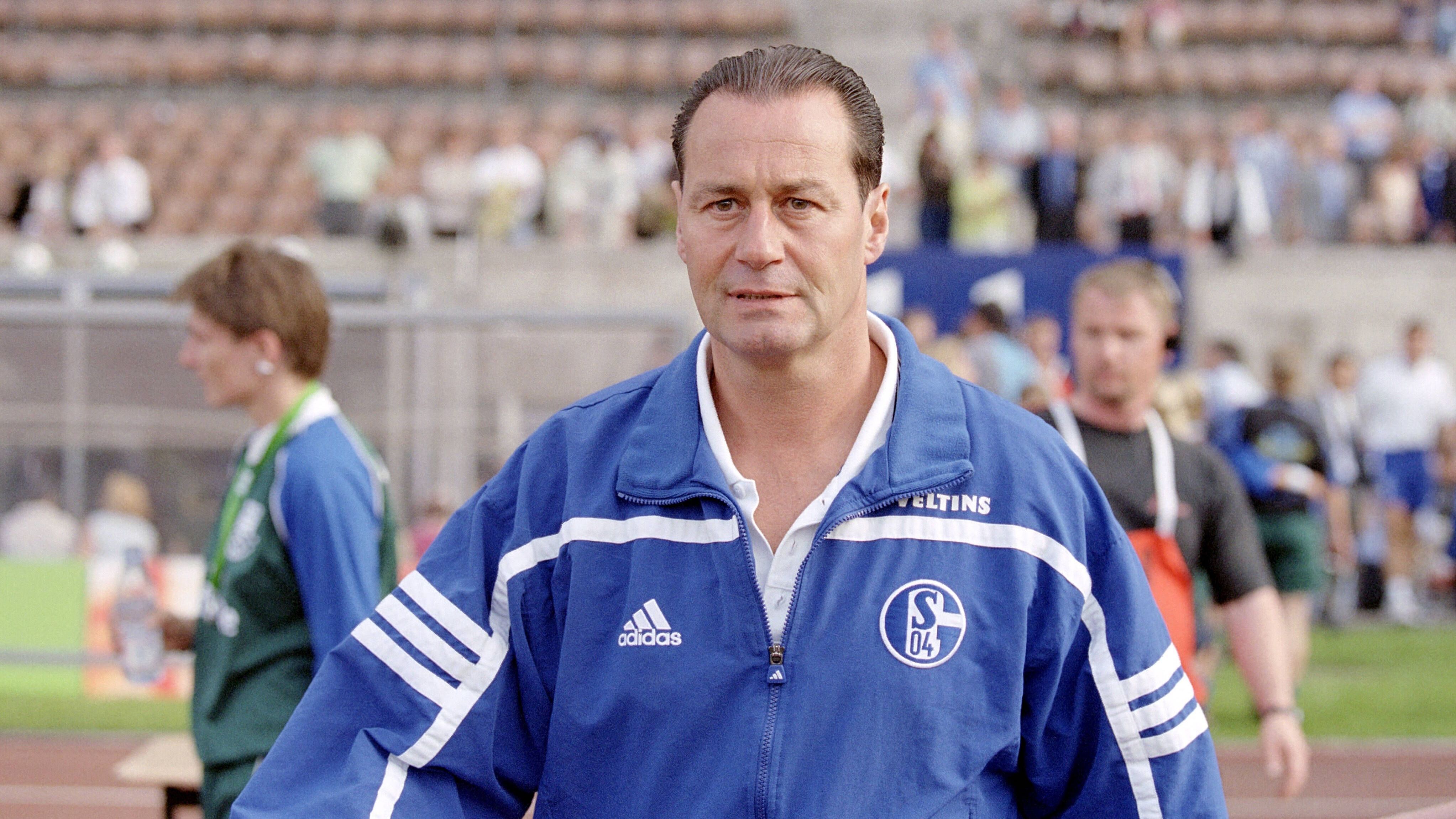 <strong>Huub Stevens (Schalke 04)</strong><br>Beim FC Schalke 04 wurde Huub Stevens eine Legende. Nach fünf Jahren als Trainer gab er im Winter der Saison 2001/2002 seinen S04-Abschied bekannt, um zu Hertha BSC zu wechseln.