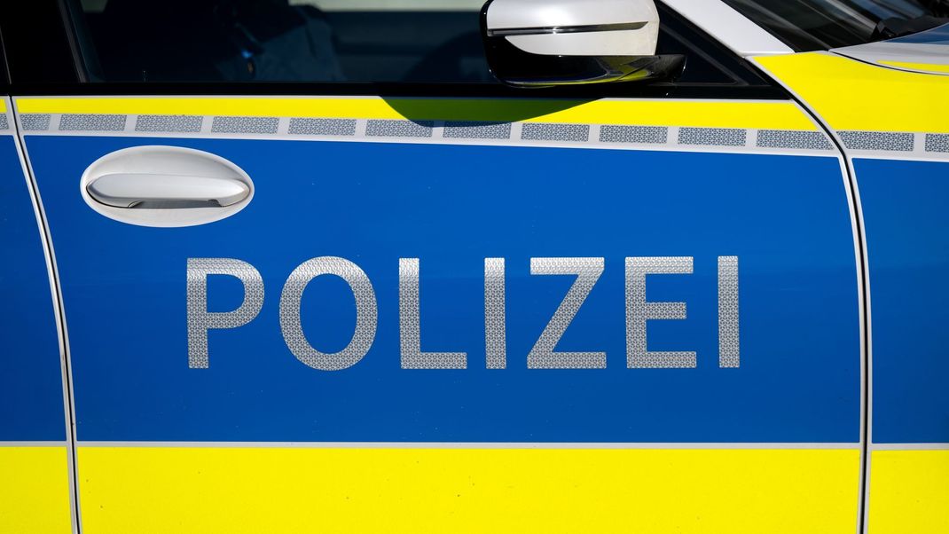 Der 22-Jährige blieb bei dem Vorfall am Montagmorgen laut Polizei unverletzt. (Symbolbild)