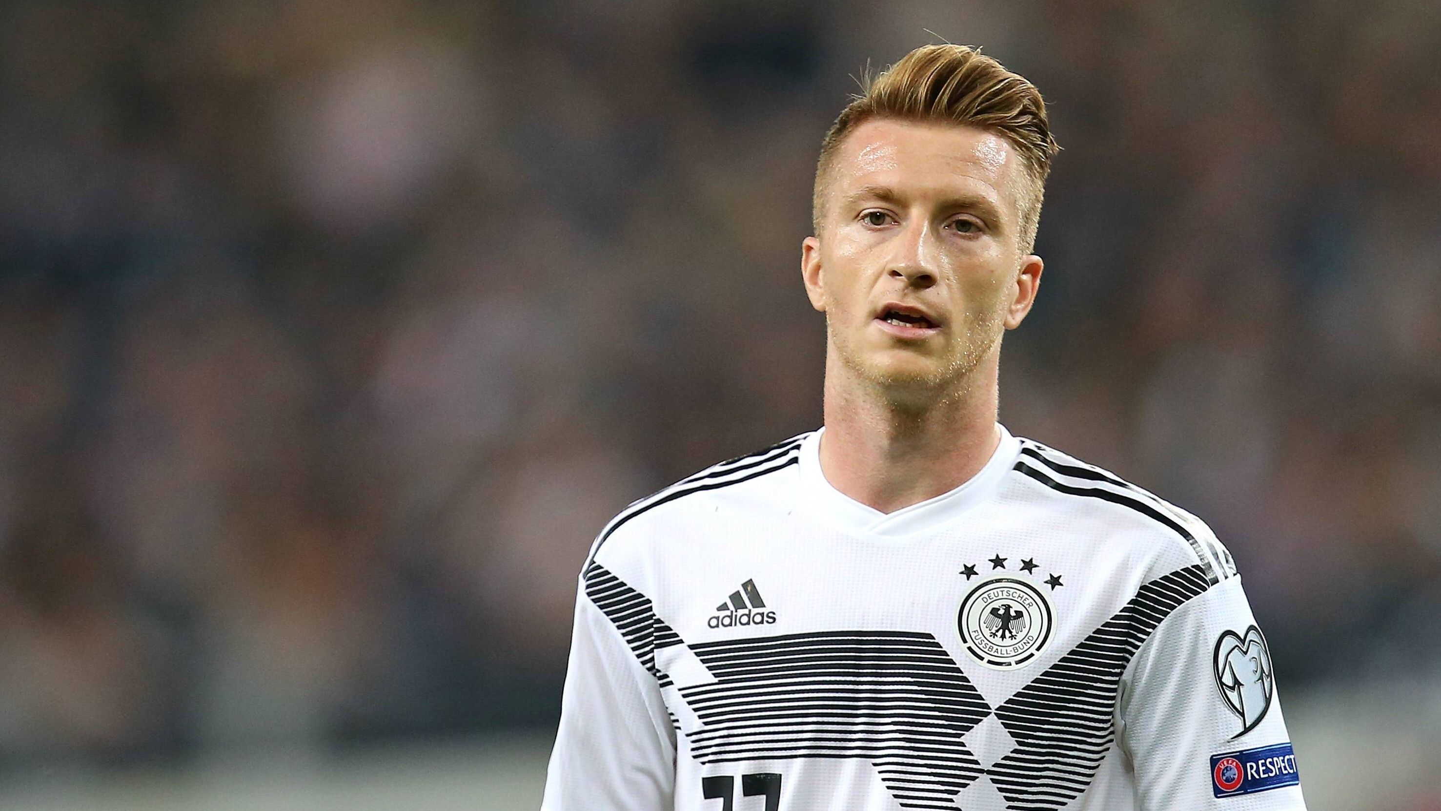 
                <strong>Sturm: Marco Reus </strong><br>
                Auch wenn er gegen die Oranje noch nicht seine ganze Stärke zeigte, muss ein Spieler wie Marco Reus gesetzt sein. Seine Fähigkeiten sind unumstritten. Er kann Spiele alleine entscheiden.
              