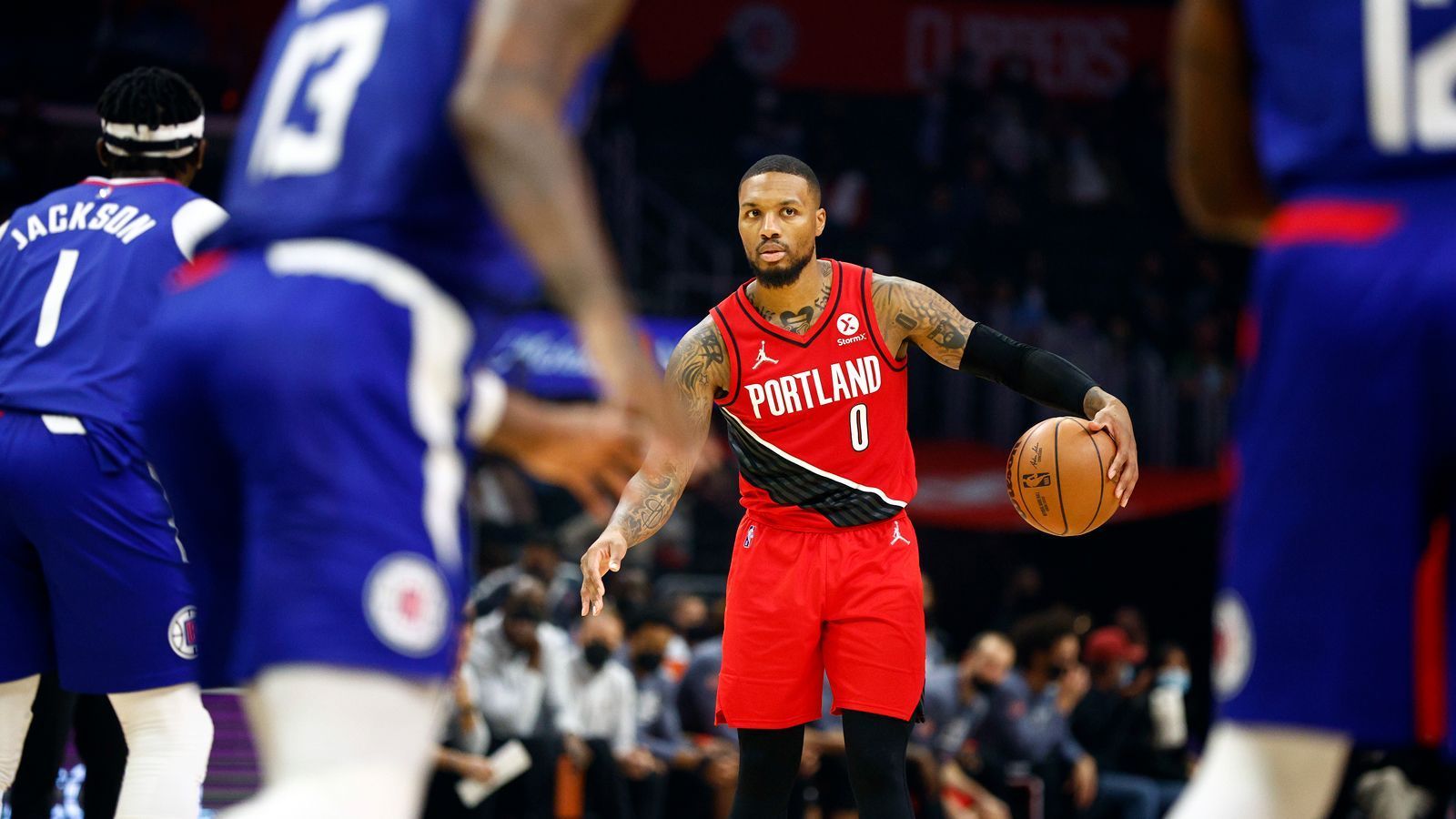 
                <strong>10. Platz: Damian Lillard (Portland Trail Blazers)</strong><br>
                &#x2022; 29 Spiele -<br>&#x2022; 24,0 Punkte pro Spiel -<br>&#x2022; 4,1 Rebounds pro Spiel - <br>&#x2022; 7,3 Assists pro Spiel -<br>&#x2022; 32,4% Dreierquote -<br>
              