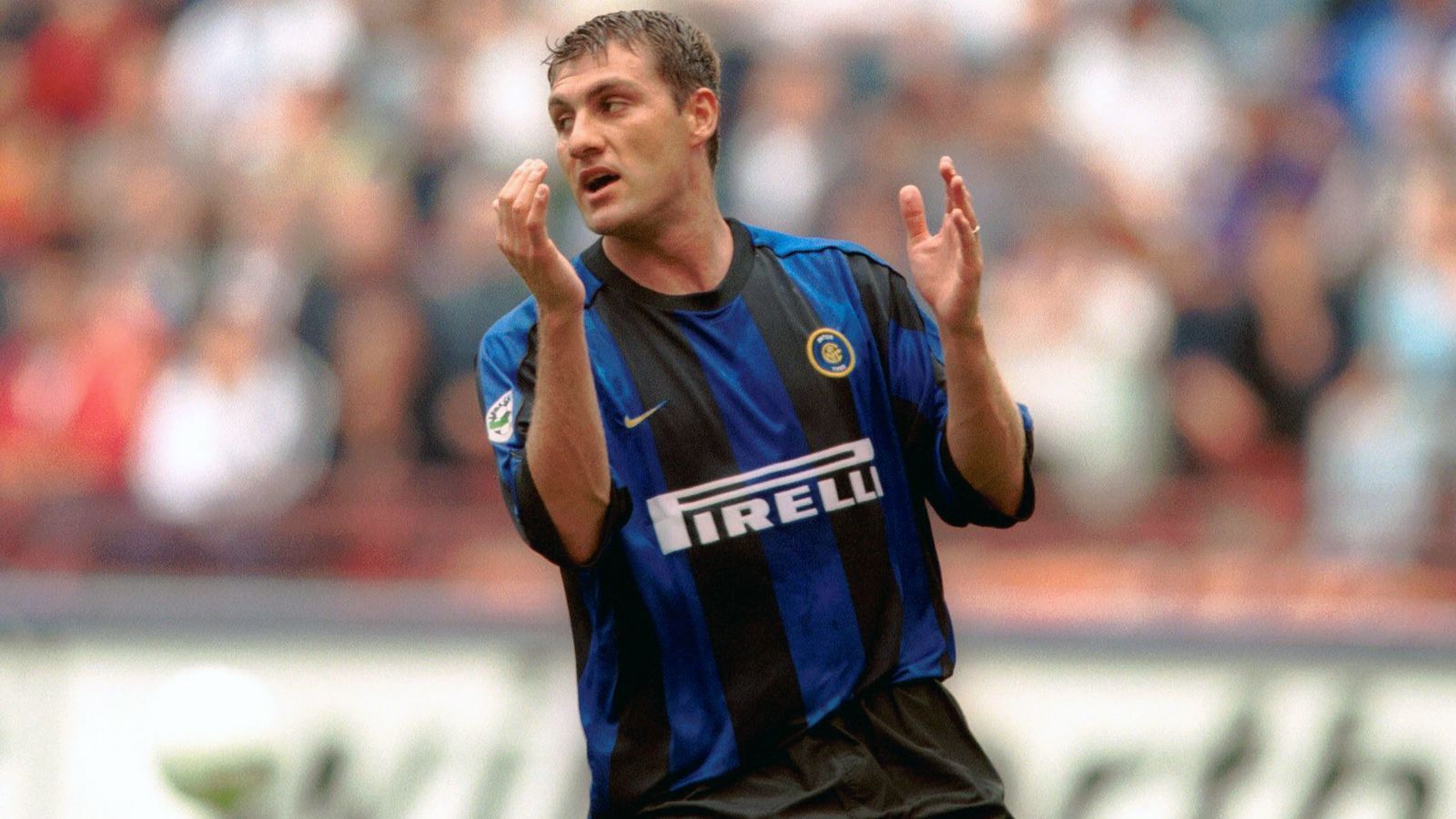 
                <strong>1999: Christian Vieri</strong><br>
                &#x2022; Ablösesumme: 46,48 Millionen Euro<br>&#x2022; Aufnehmender Verein: Inter Mailand<br>&#x2022; Abgebender Verein: Lazio Rom<br>
              