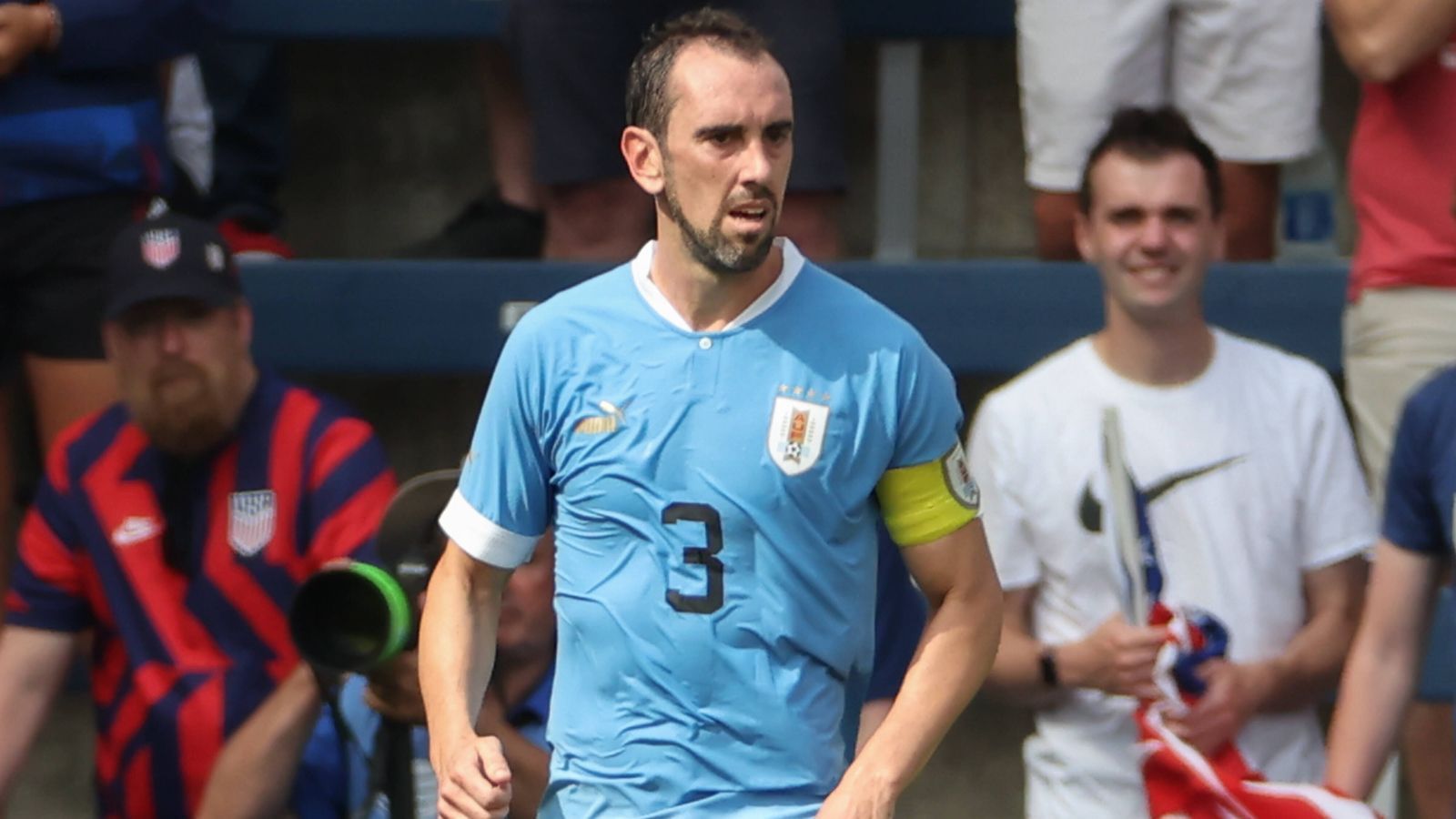 
                <strong>Uruguay: Diego Godin - Gruppe H</strong><br>
                &#x2022; Aktueller Verein: Velez Sarsfield<br>&#x2022; Länderspiele: 159<br>&#x2022; Vorgänger bei der WM 2018: Diego Godin<br>
              