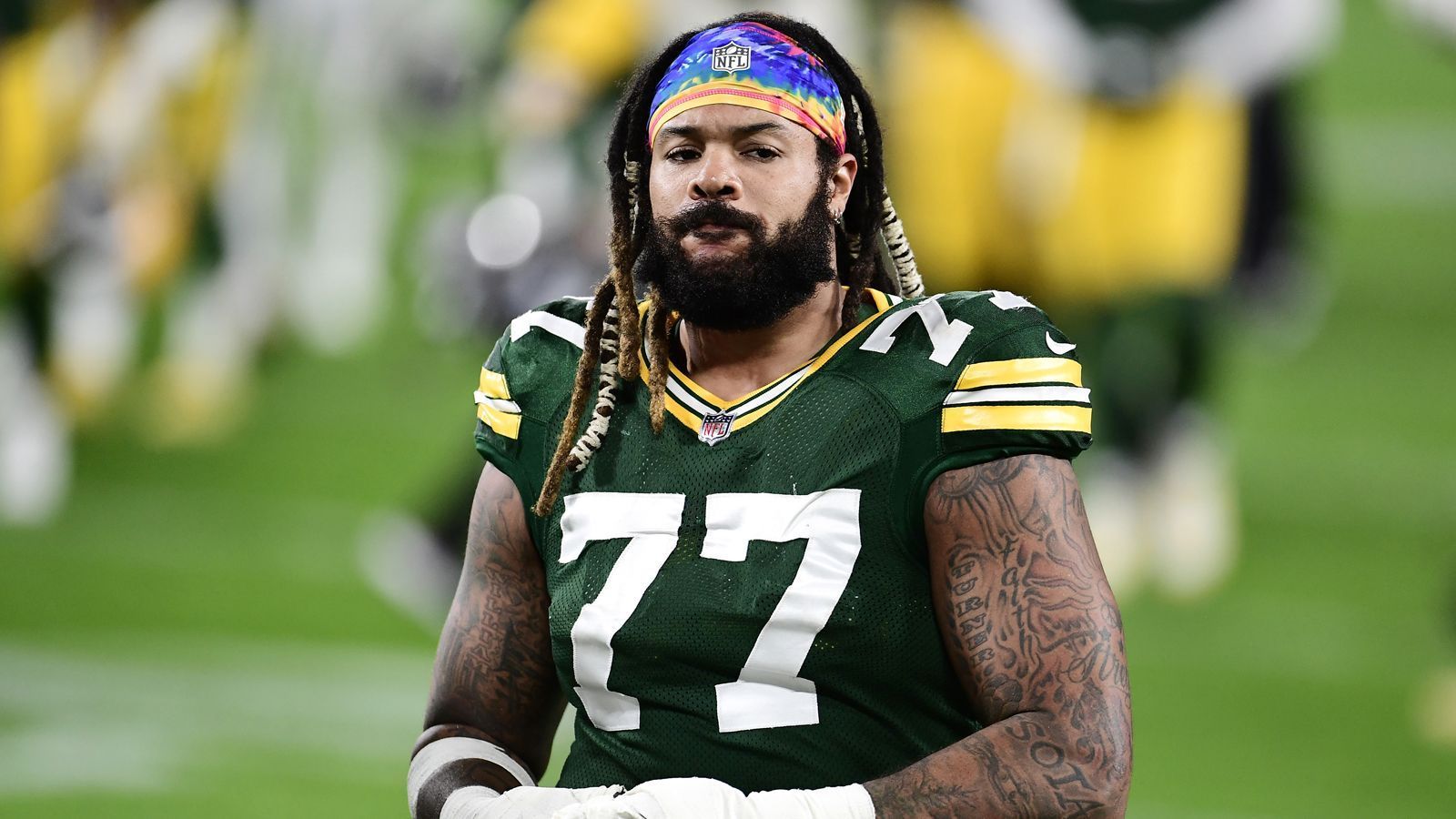 
                <strong>Billy Turner (Right Tackle)</strong><br>
                Billy Turner hatte ebenfalls mit seinem Knie zu kämpfen und verpasste vier Spiele. Dazu kam eine Covid-Erkrankung, die ihn auf dem Weg zum Comeback kurz vor Saisonende ausbremste. Während die O-Line wegen diverser weiterer Verletzungen immer wieder durcheinander gewürfelt werden musste, spielte Turner bis zu seinem Ausfall eine starke Saison und agierte auf Right Tackle als Fels in der Brandung. Wenn er fit genug ist, ist die O-Line gegen die "Niners" stark aufgewertet.
              