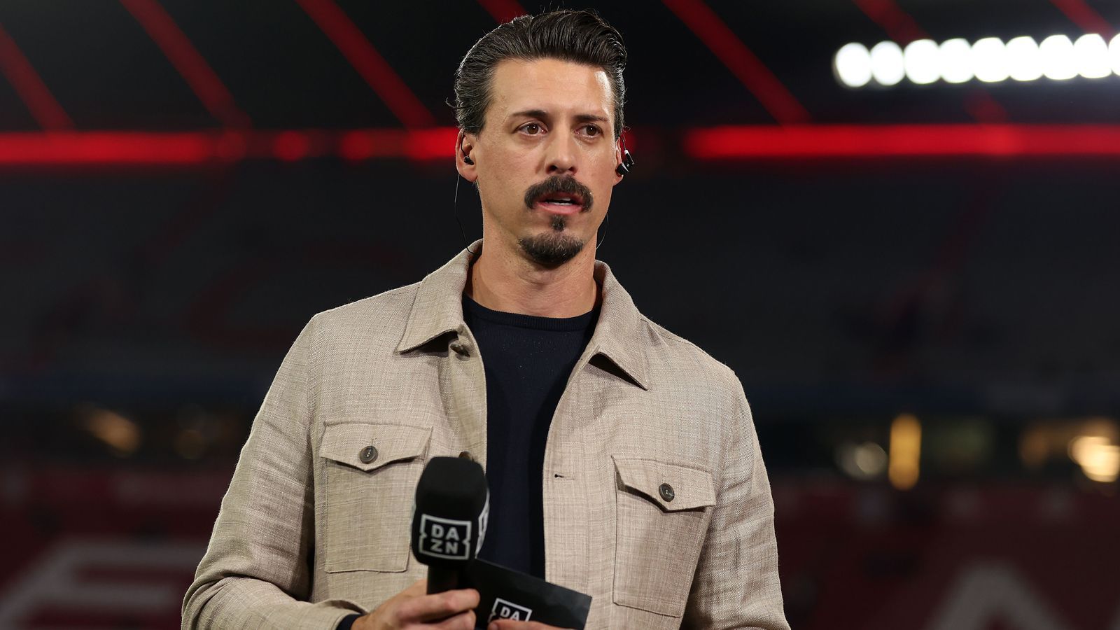 
                <strong>Die besten Sprüche von Sandro Wagner</strong><br>
                "Vertonghen sieht aus wie ein Engel, kann aber spielen wie ein Raubein." (Sandro Wagner in seiner Rolle als "DAZN"-Experte" beim Champions-League-Spiel des FC Bayern gegen Benfica Lissabon)
              