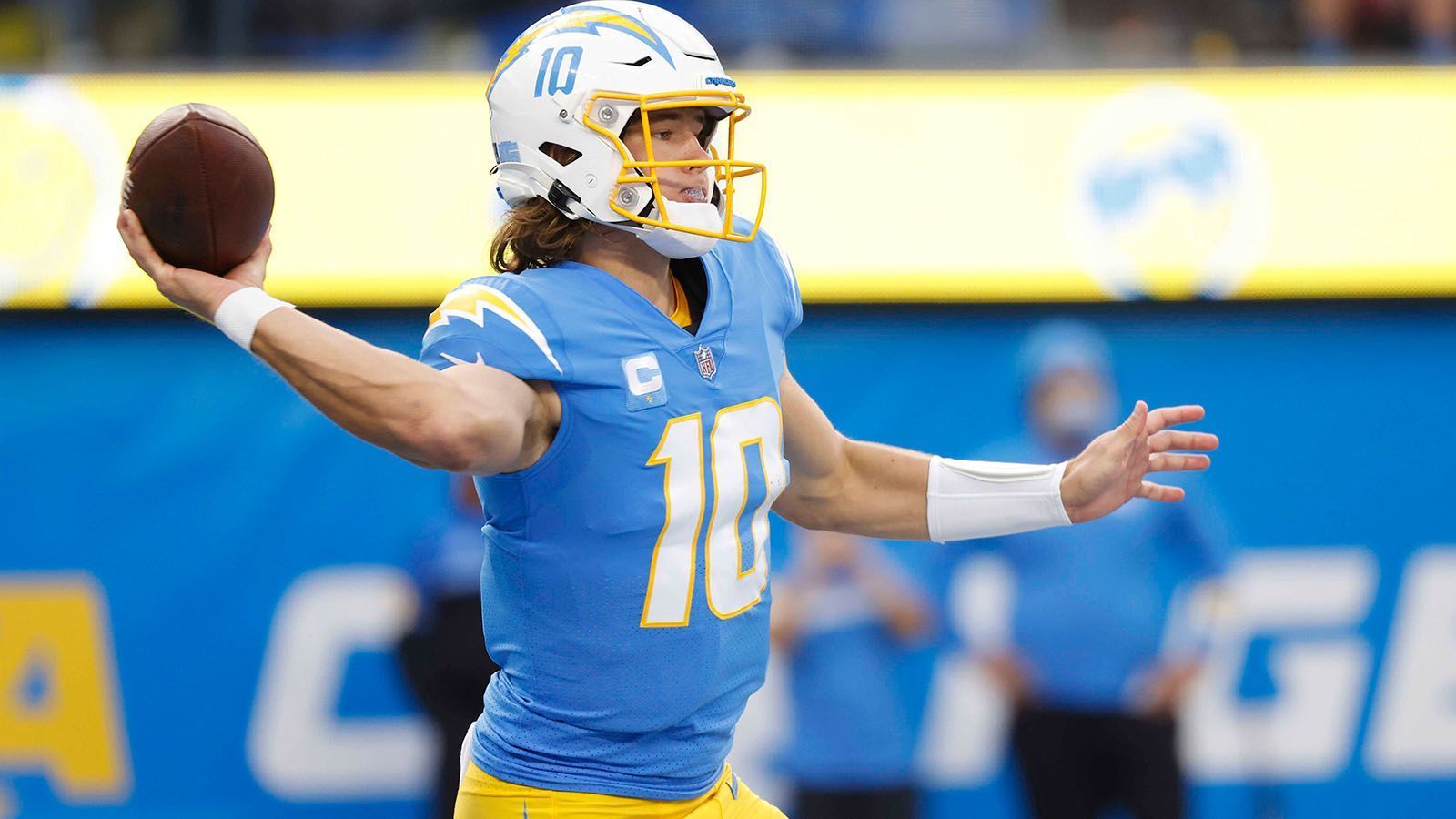 
                <strong>5. Platz (geteilt): Los Angeles Chargers</strong><br>
                &#x2022; Overall Rating: <strong></strong><br>&#x2022; Beste Spieler: Derwin James Jr. (93), Khalil Mack (92), Joey Bosa (91)<br>
              