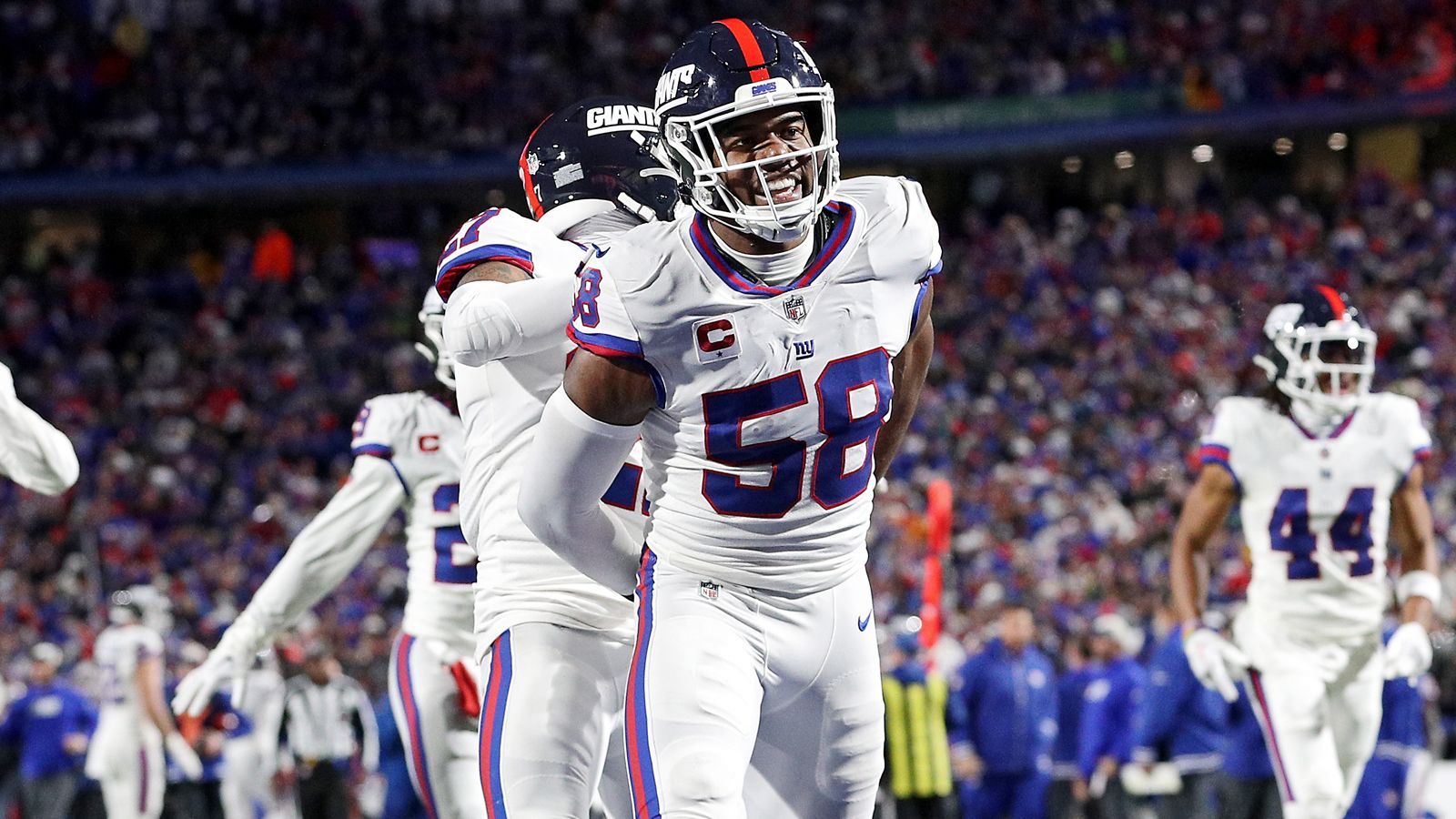 <strong>New York Giants: Bobby Okereke</strong><br>In einer verunsicherten Giants-Truppe einer der wenigen, die wirklich gigantisch auftrumpfen. Der Linebacker kommt auf 73 Tackles, acht (!) Tackles for Loss, sechs verteidigte Pässe, eine Interception und zwei Forced Fumbles. Mit Linebacker Kayvon Thibodeaux, Defensive Tackle Dexter Lawrence und mit Abstrichen Running Back Saquon Barkley ist er der beste Giant.