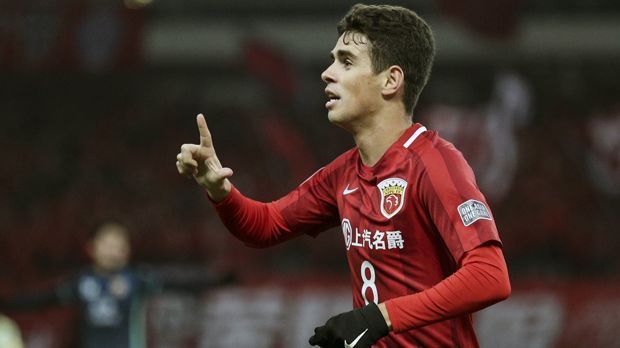 
                <strong>Oscar (Shanghai SIPG)</strong><br>
                Oscar (Shanghai SIPG): Der Brasilianer ist der teuerste Spieler, der jemals nach China gewechselt ist. Oscar, der vom FC Chelsa kam, soll Shanghai SIPG 60 Millionen Euro Ablöse gekostet haben. "Ich bin hier hergekommen, um der Liga zu helfen. Ich hoffe, es kommen noch mehr Spieler", sagte Oscar bei seiner Verpflichtung zu "Sky Sports" und erklärte ganz ehrlich die Beweggründe für seinen Wechsel: "Die chinesischen Klubs zahlen sehr viel Geld an die Spieler, wenn sie hier herwechseln." In Shanghai wird Oscar künftig von Andre Villas-Boas trainiert und spielt zusammen mit Landsmann Hulk.
              