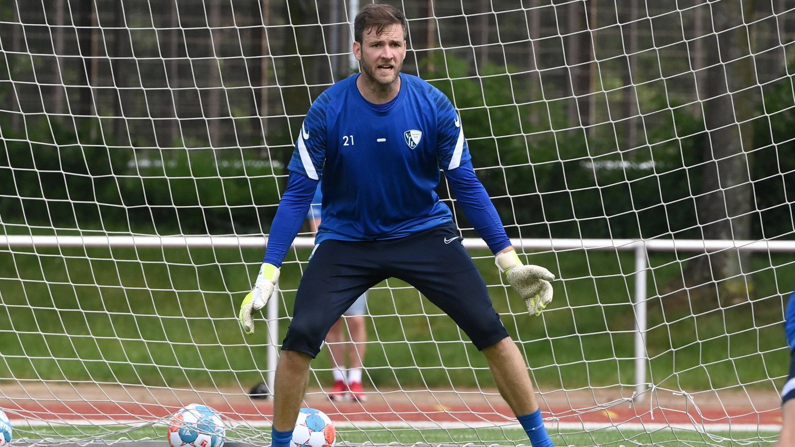 
                <strong>Michael Esser (VfL Bochum)</strong><br>
                Größe: 1,98 Meter - Position: Torwart
              