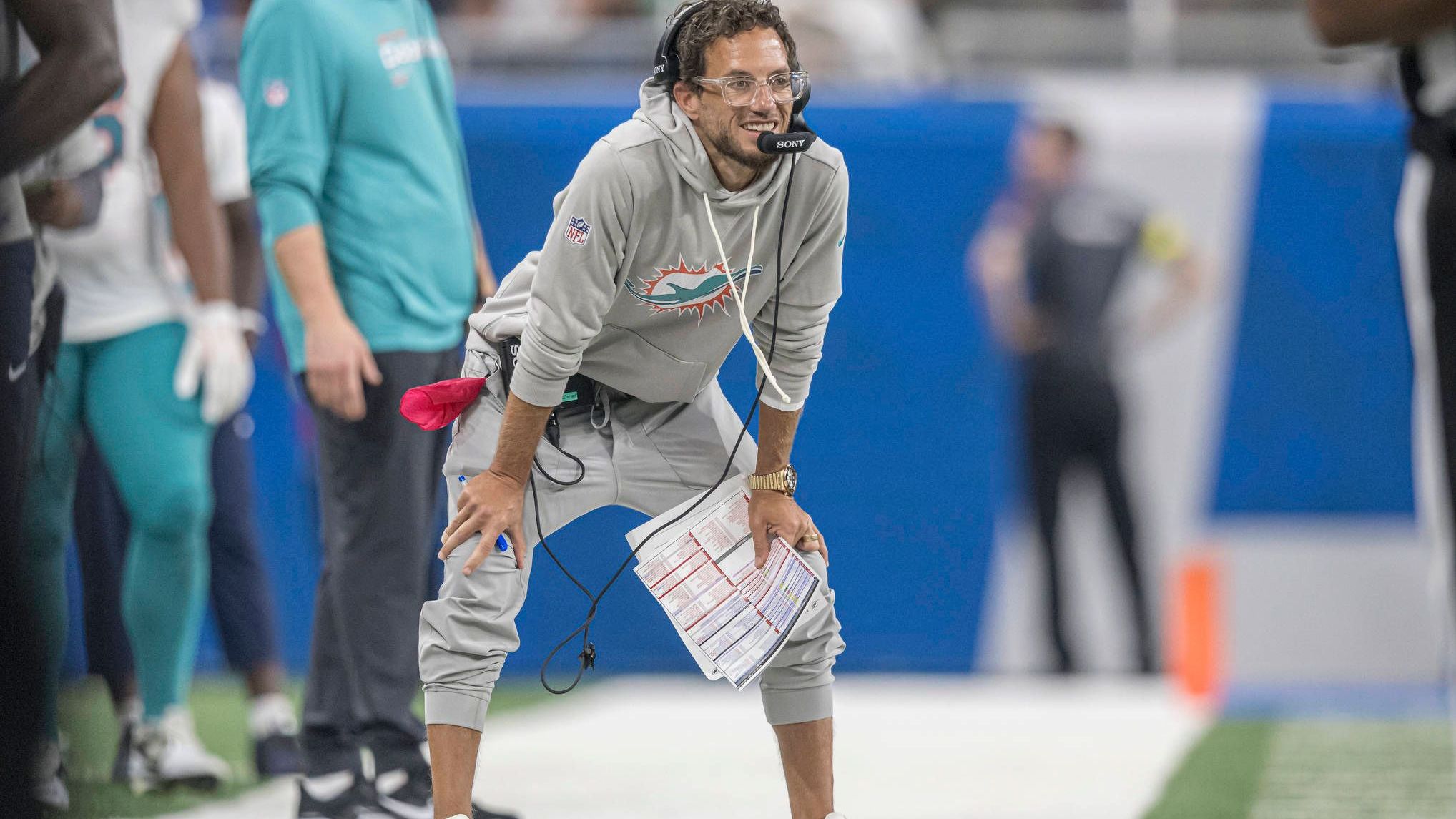 <strong>Mike McDaniel (Miami Dolphins)</strong><br>Erstmals seit Mike McDaniel ihr Trainer ist, verloren die Miami Dolphins die ersten beiden Saisonspiele. Besonders die Abreibung bei den Indianapolis Colts war ein Offenbarungseid. Danach trafen sich die Spieler ohne Coaches zur Aussprache. Unruhe ist aber allein schon wegen der ewigen Diskussion um die Zukunft von Tyreek Hill weiterhin programmiert ...