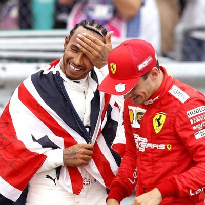 Lewis Hamilton mit seinem zukünftigen Teamkollegen Charles Leclerc.