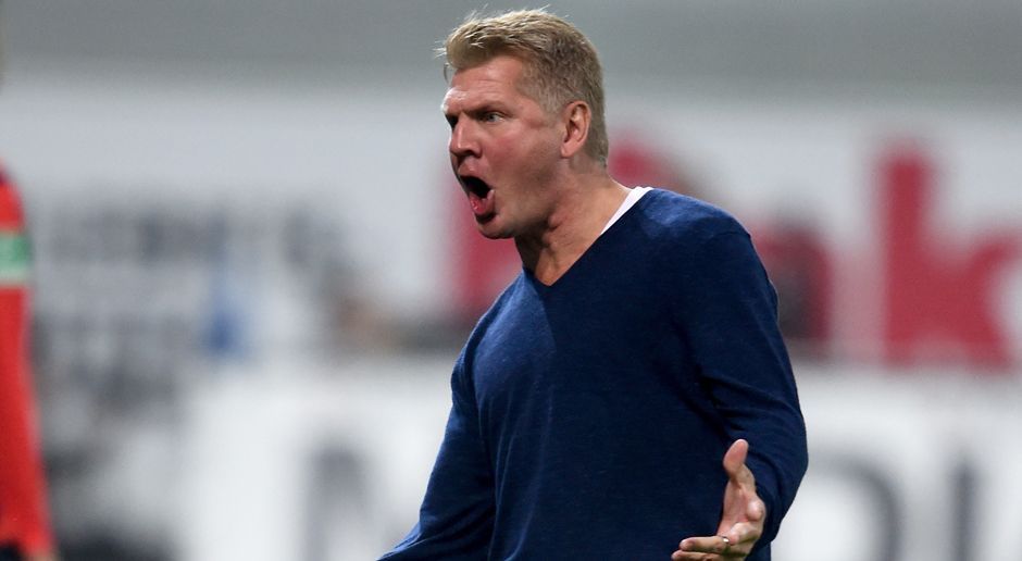 
                <strong>Stefan Effenberg (SC Paderborn)</strong><br>
                "Effe" wie er leibt und lebt - immer unter Hochspannung an der Seitenlinie.
              