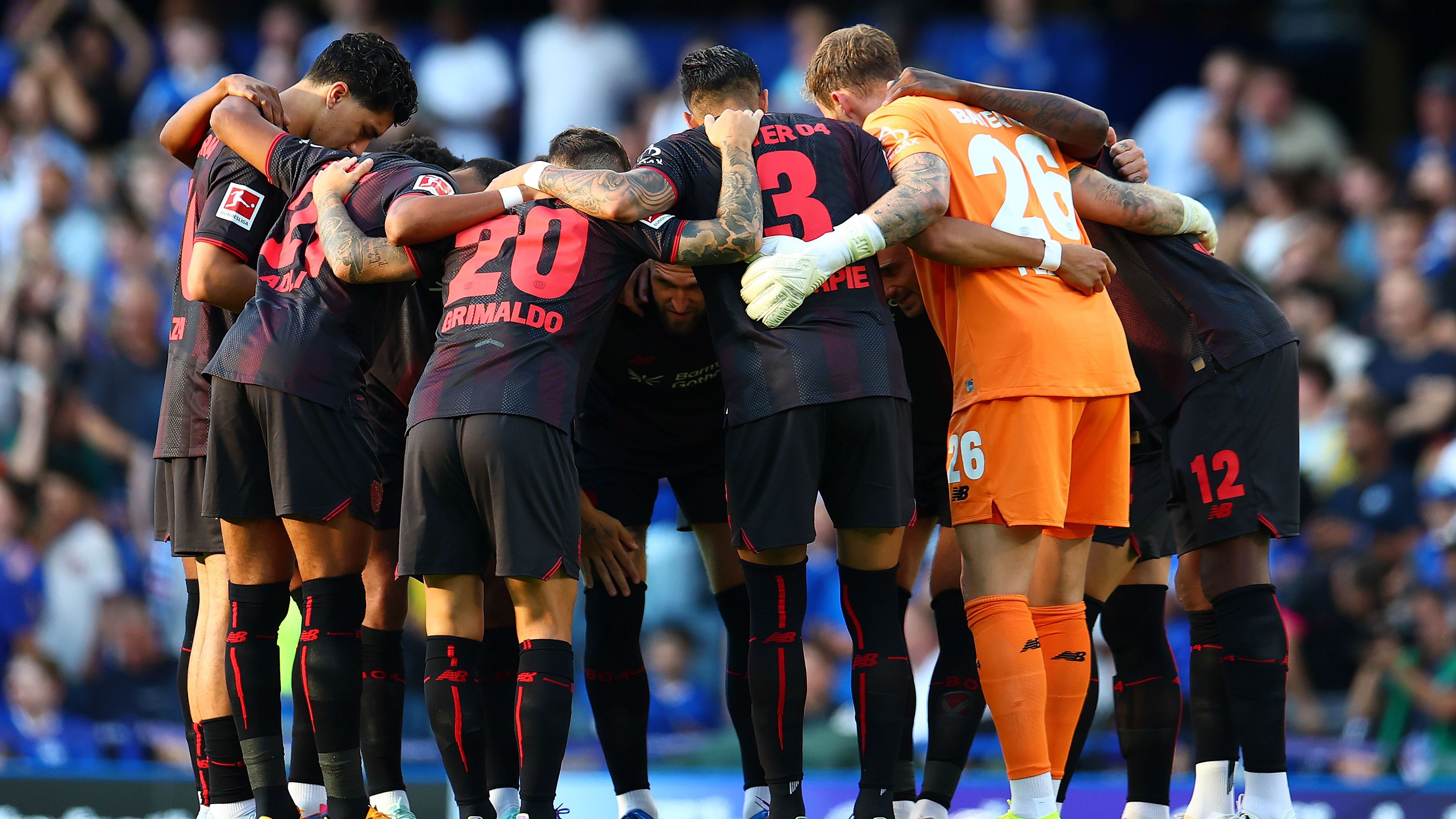 <strong>SG Sonnenhof Großaspach - Bayer Leverkusen</strong><br>...verlor die Werkself nahezu jeden wichtigen Spieler. Kein Wirtz, kein Frimpong, kein Hradecky, kein Tah, kein Xhaka mehr - sie alle haben dem Verein den Rücken gekehrt. Von Trainer Xabi Alonso ganz zu schweigen. Auch die Testspiele liefen suboptimal. Ein 0:5 gegen die U20 von Flamengo war nur die Spitze der Nicht-Eingespieltheit. Aber woher soll die auch kommen? Leverkusen ist aktuell mehr als schlagbar - auch für die Aspacher.