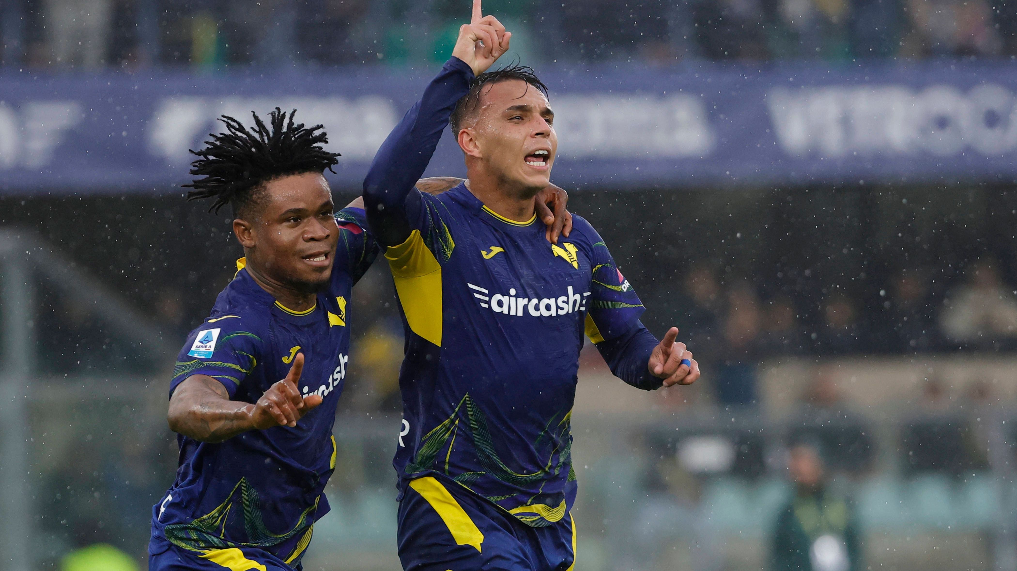 <strong>Giovane (Hellas Verona)</strong><br>Der Mittelstürmer kam erst im Sommer von Corinthians Sao Paulo nach Verona. Für seinen neuen Klub gelangen ihm in zwölf Pflichtspielen neben dem Tor auch drei Vorlagen. Auch die beiden Mailänder Vereine sollen bereits Interesse am technisch starken und schnellen Angreifer haben. Allerdings soll Verona eine Ablöse von 30 Millionen Euro fordern.