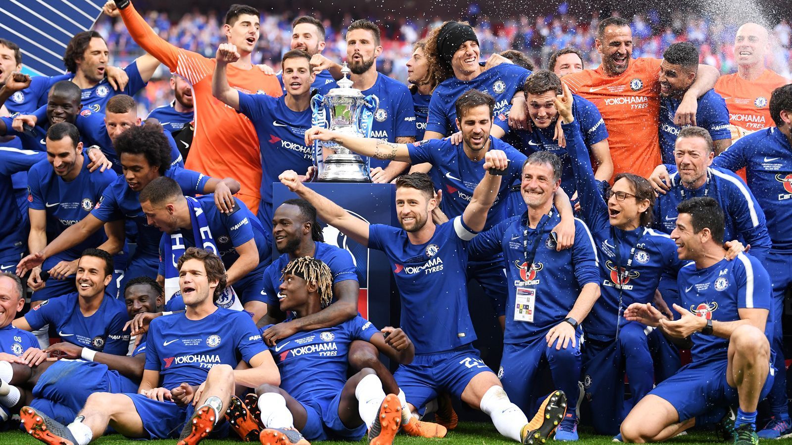 
                <strong>Platz 4 - FC Chelsea (England)</strong><br>
                Social-Media-Fans gesamt: 74,2 MillionenFacebook: 47,8 MillionenTwitter: 15,1 MillionenInstagram: 11,3 Millionen
              