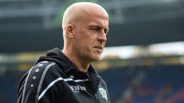 
                <strong>Michael Frontzeck (Hannover 96)</strong><br>
                Michael Frontzeck: Der Coach von Hannover 96 soll rund 1,2 Millionen Euro pro Saison verdienen. Im Falle einer Entlassung bei den kriselnden Niedersachsen ist angeblich die Höhe der Abfindung schon geregelt: Sie soll zwischen 250.000 und 500.000 Euro liegen.
              