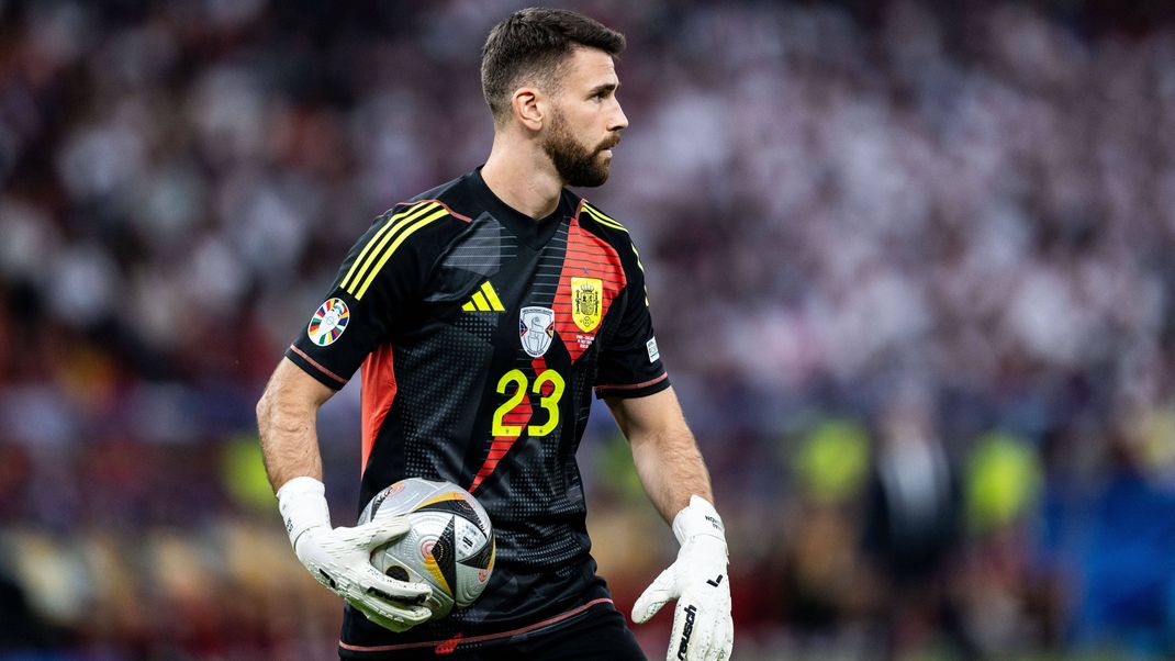 240714 Goalkeeper Unai Simon Mendibil of Spain during the UEFA EURO, EM, Europameisterschaft,Fussball 2024 Football Championship final between Spain and England on July 14, 2024 in Berlin. Photo: Mathias Bergeld BILDBYRAN kod MB MB0946 fotboll football soccer fotball fotbolls-em europamästerskap em uefa euro uefa european football championship euro 2024 final spanien spain england bbeng *** 240714 Goalkeeper Unai Simon Mendibil of Spain during the UEFA Euro 2024 Football Championship final between Spain and England on July 14, 2024 in Berlin Photo Mathias Bergeld BILDBYRAN kod MB MB0946 fotboll football soccer fotballs em europamästerskap em uefa euro uefa european football championship euro 2024 final spanien spain england bbeng PUBLICATIONxNOTxINxSWExNORxAUTxFINxDEN Copyright: MATHIASxBERGELD BB240714MB064