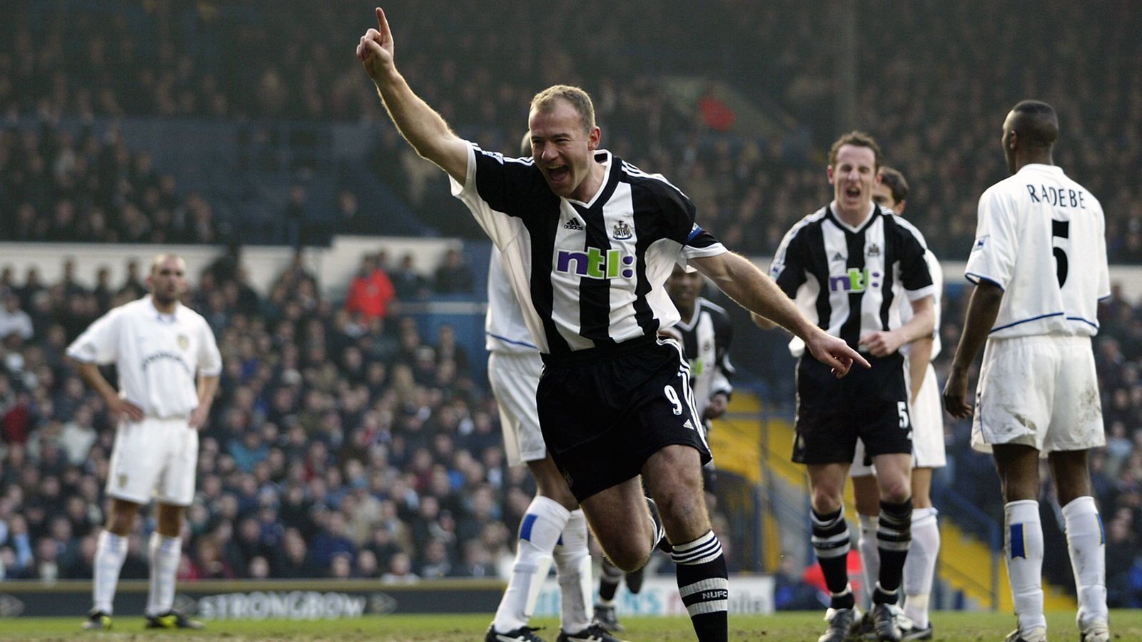 
                <strong>Platz 1 - Alan Shearer (Newcastle United)</strong><br>
                &#x2022; Ablösesumme: 258 Millionen Euro<br>&#x2022; Wechsel von den Blackburn Rovers zu Newcastle United (1996)<br>
              