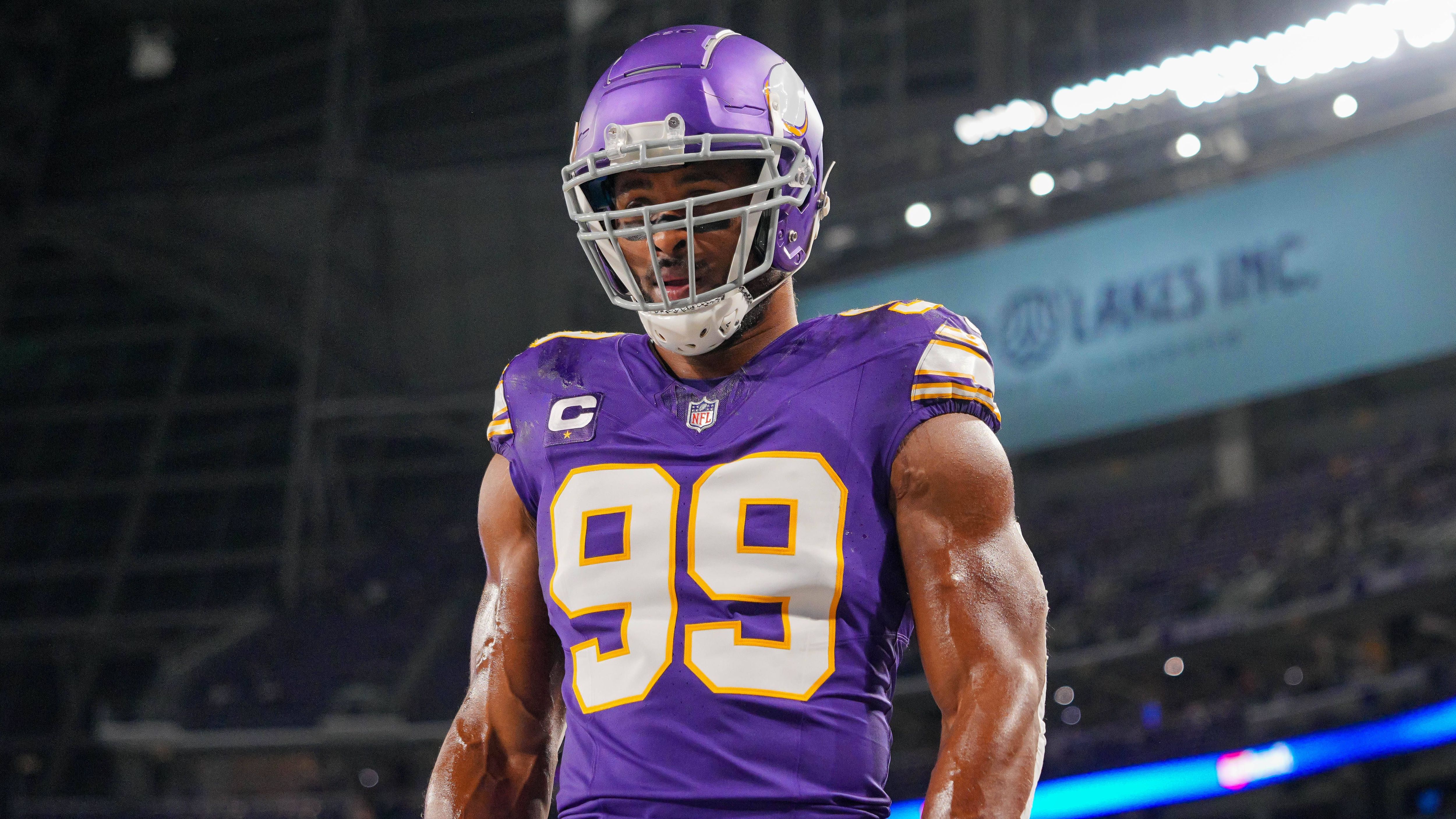 <strong>Edge Rusher: Die verfügbaren Spieler<br></strong>Ein Quartett gibt in dieser Positionsgruppe den Ton an. Chase Young, Brian Burns, Danielle Hunter und Josh Allen. Hunter und Allen zählten in der letzten Saison zu den besten Pass Rushern. Young und Burns, beide noch sehr jung, stellten ihr immenses Potenzial immer wieder unter Beweis und sind mindestens gute Pass Rusher. Alle vier dürften viel Geld kosten.