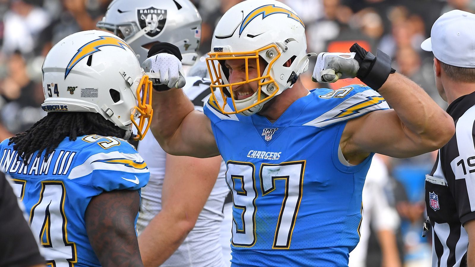 
                <strong>Platz 4: Los Angeles Chargers</strong><br>
                Die Los Angeles Chargers hatten schon in der vergangenen Saison eine gute Defense, in der Offseason war General Manager Tom Telesco trotzdem auf Shopping Tour. Linval Joseph komplettiert die sehr gute Defensive Line um Joey Bosa und Melvin Ingram, Chris Harris Jr. verstärkt die ohnehin sehr gute Secondary. Die Problematik auf Linebacker lösten die Chargers im Draft, Kenneth Murray soll in der Mitte des Feldes für Ordnung sorgen. Die individuelle Qualität von Derwin James, Casey Hayward, Bosa, Harris Jr., Joseph und Desmond King ist beeindruckend.
              