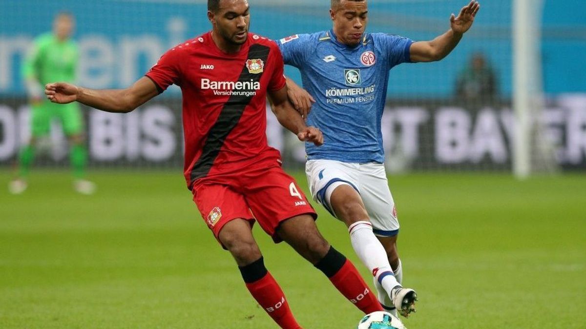 Wieder am Ball: Innenverteidiger Jonathan Tah (l.)