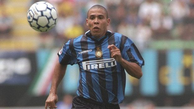 
                <strong>1997/98 Ronaldo (28 Mio)</strong><br>
                Toptransfer 1997/98: Ronaldo für 28 Mio Euro vom FC Barcelona zu Inter MailandZweitteuerster Wechsel: Rivaldo für 23,5 Mio von Deportivo La Coruna zum FC Barcelona
              