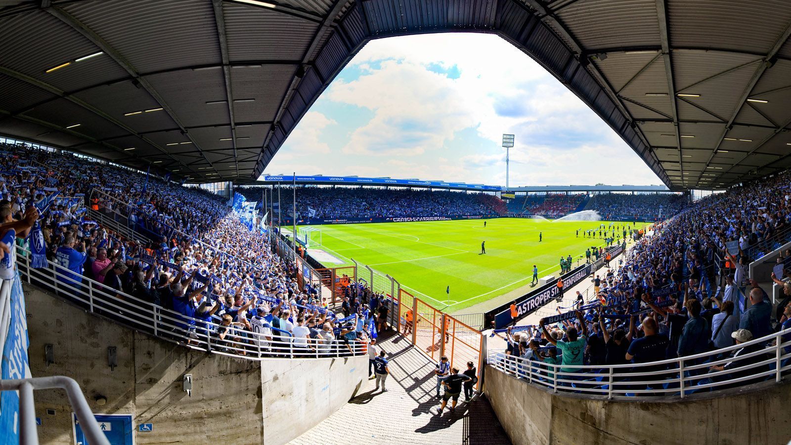 
                <strong>Vonovia Ruhrstadion (VfL Bochum)</strong><br>
                der beste Name laut ChatGPT: "Ruhrstadion"
              