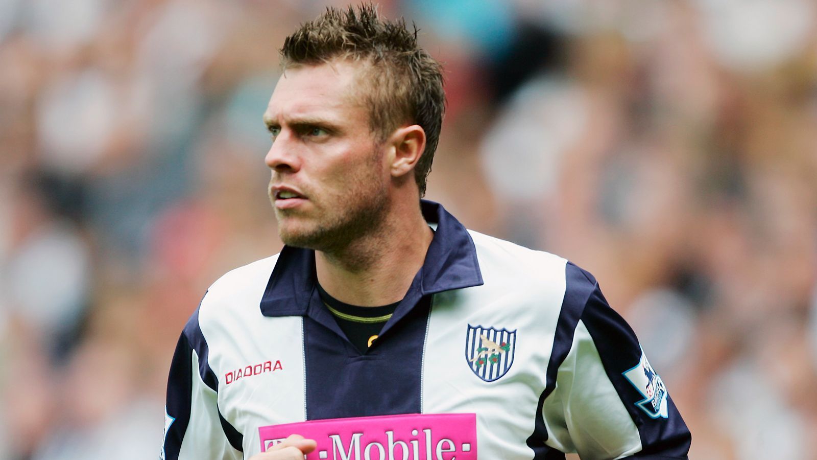 <strong>Geoff Horsfield</strong><br>
                Im Jahr 2005 rettete Ex-Stürmer Geoff Horsfield den damaligen englischen Erstligisten West Bromwich Albion mit seinen Toren vor dem Abstieg - heute rettet der 44-Jährige Menschenleben. Wie er der "Sun" berichtete, ist Horsfield heute mit seiner Foundation darauf bedacht, sich um Obdachlose zu kümmern.