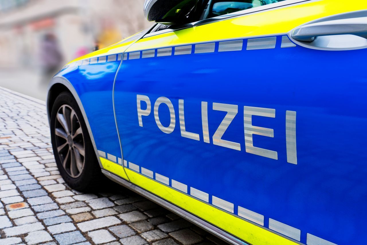 Wenn Gesichtserkennungssoftware Fehler macht, können Unschuldige ins Visier der Polizei geraten.   2018 identifizierte ein Programm 28 US-Kongressabgeordnete als angeblich verurteilte Verbrecher:innen.