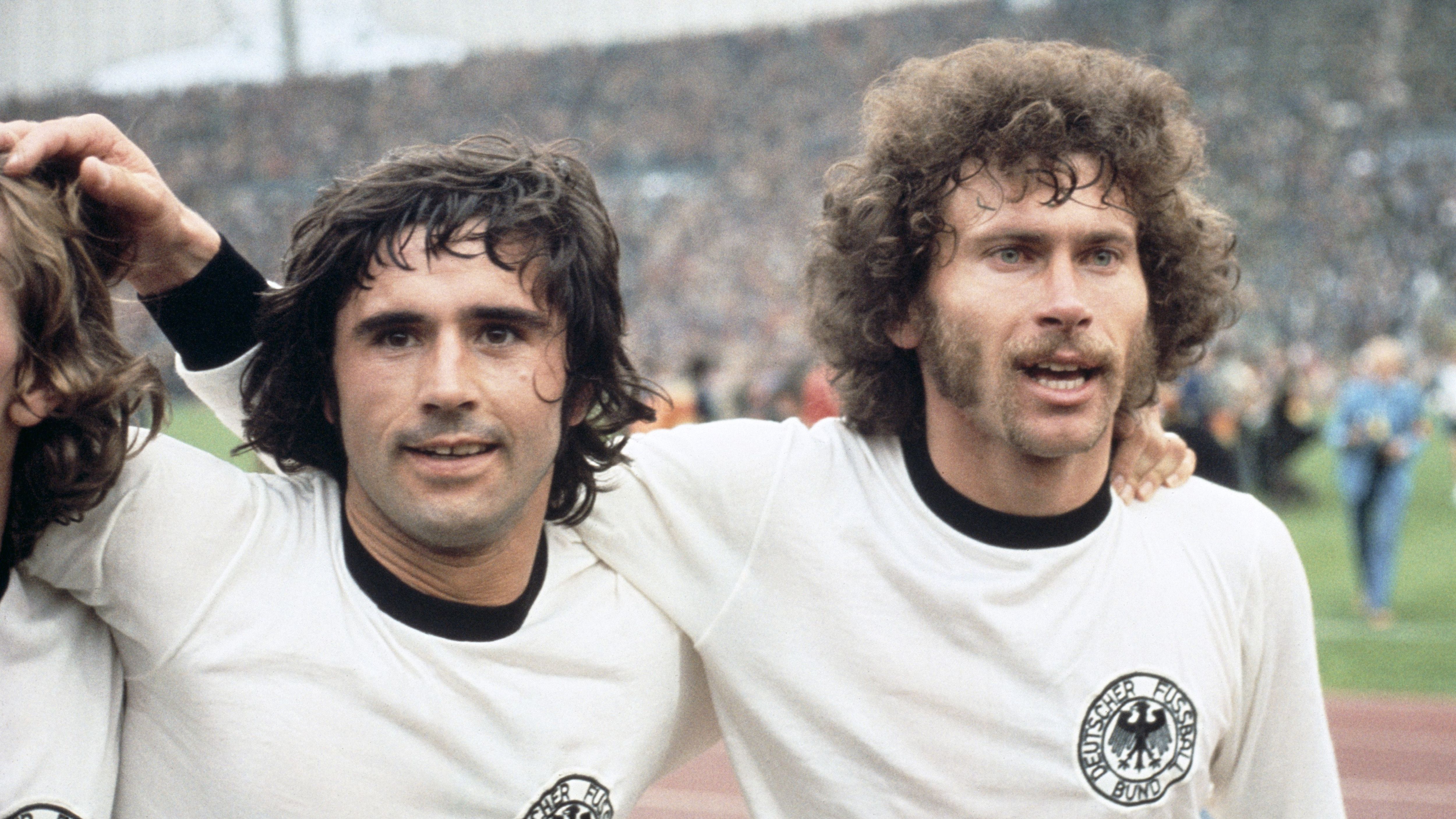 <strong>Paul Breitner</strong><br>Zwischen 1975 und 1981 bestritt Breitner kein einziges Länderspiel. Der Grund: Nach dem WM-Titel 1974 überwarf sich Breitner ein Jahr später mit Bundestrainer Helmut Schön. Dieser beklagte sich, dass er nach Breitners Wechsel zu Real Madrid  bei den Spaniern jede Nominierung des Verteidigers beantragen musste. Breitner trat aus dem Nationalteam aus.