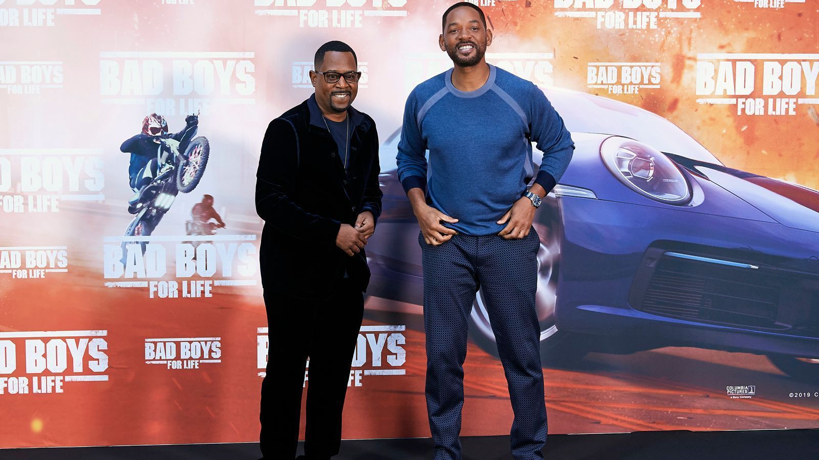 
                <strong>Deutscher Kinostart von "Bad Boys for Life"</strong><br>
                Freitag, dem 17. Januar 2020, fieberten viele Fans in Deutschland lange entgegen, denn an diesem Tag kam der Streifen "Bad Boys for Life" in die Kinos. Der Film mit den Hollywood-Stars Will Smith (re.) und Martin Lawrence (li.) lockte in den darauffolgenden Monaten rund 1,8 Millionen Besucher in Deutschlands Kinos. Dadurch wurden 16,7 Millionen Euro erwirtschaftet, wodurch sich "Bad Boys for Life" auf Platz 1 der Jahres-Charts 2020 befindet. Alleine in der ersten Woche nach der Deutschland-Premiere kamen rund 580.500 Besucher in die deutschen Kinos, um den Film der Regisseure Adil El Arbi und Bilall Fallah zu sehen. 
              