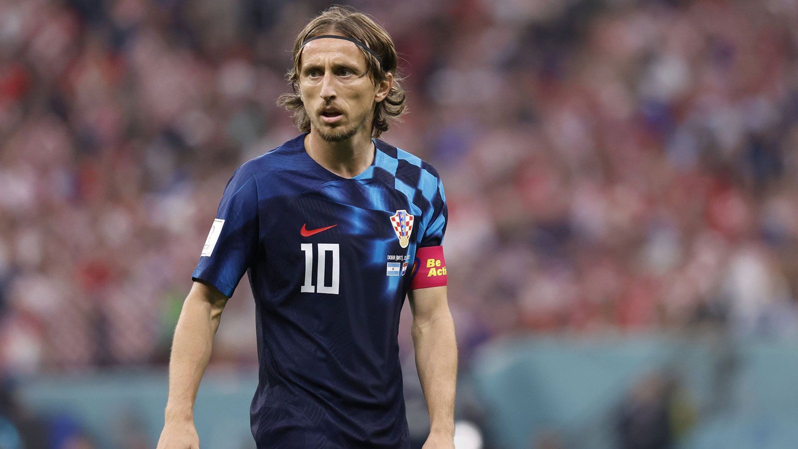 
                <strong>Modric ermöglicht mit Freistoß Argentiniens Konter</strong><br>
                Modric hingegen findet nicht so recht in das Spiel. Seine Freistoßflanke aus dem rechten Halbfeld in der 27. Minute wird so abgefangen, dass die "Albiceleste" direkt den Konter fährt - zu seinem Glück aber nicht zum Abschluss kommt.
              