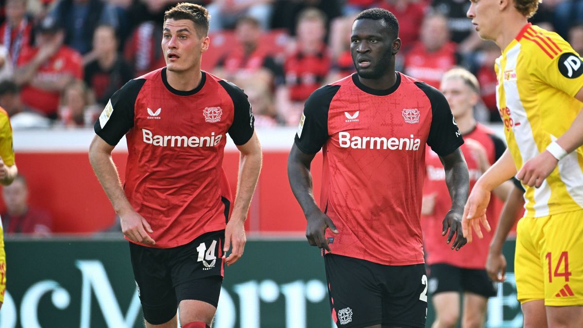 Fussball, Bundesliga, Deutschland, Herren, Saison 2024 2025, 29. Spieltag, BayArena Leverkusen: Bayer Leverkusen - FC Union Berlin 0:0; Patrik Schick (LEV), Victor Boniface (LEV). Aktion *** Footba...