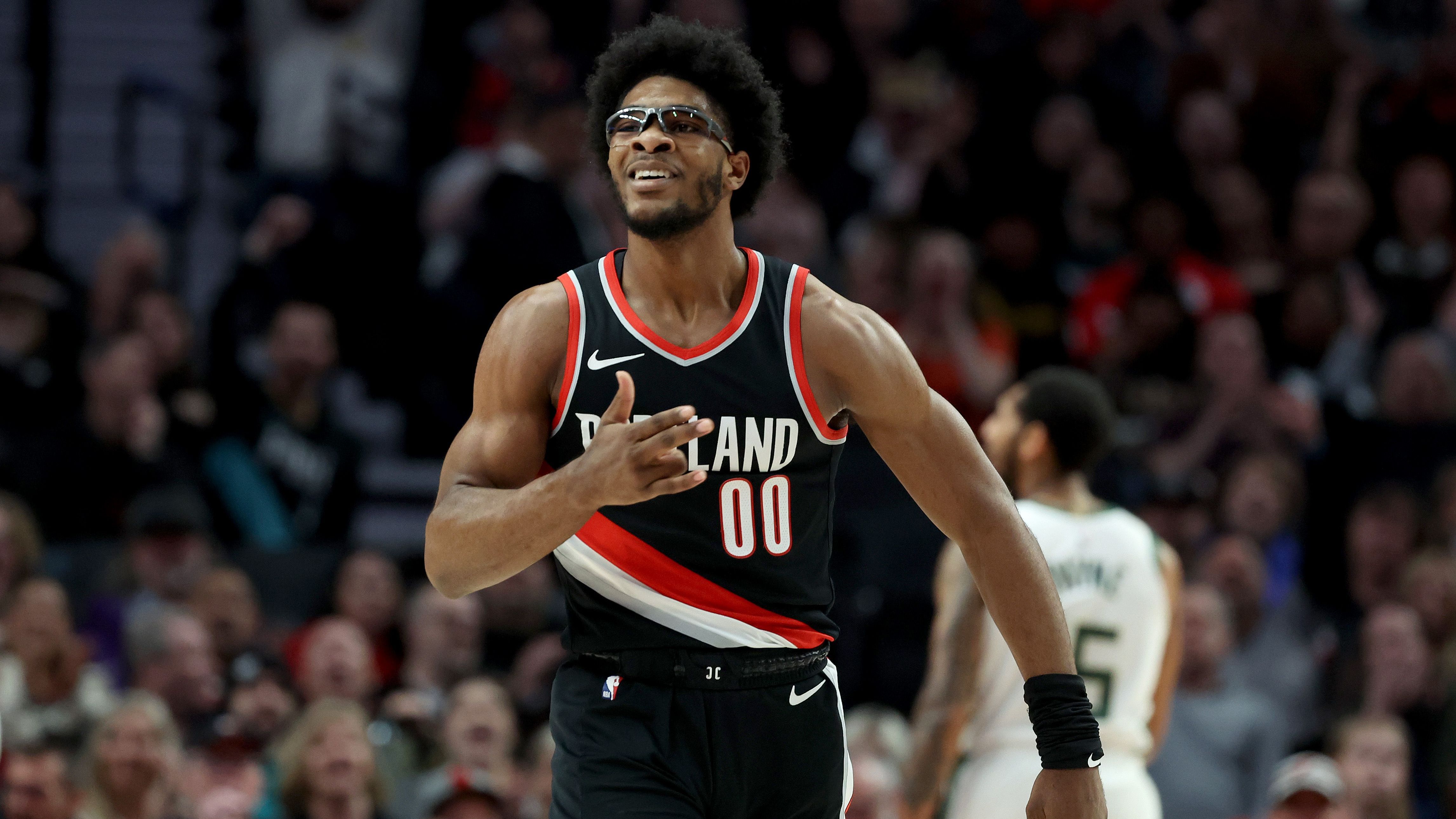 <strong>26. Portland Trail Blazers (zuvor Rang 26, 15:39) </strong><br>Mit sechs Niederlagen in Serie gönnen sich die Blazers nun ihre Pause. Gerade offensiv lief zuletzt wieder gar nichts. Selbst gegen die Pistons gab es eine verdiente Niederlage. Anderweitig war der Schedule tough. Was macht Scoot Henderson? Der Rookie durchlebt mit 18 Punkten im Schnitt bisher seinen besten Monat.