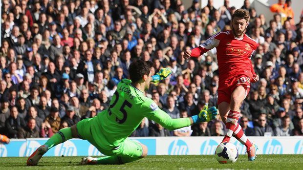 
                <strong>Adam Lallana (FC Southampton) </strong><br>
                Auf der Außenbahn brachte Adam Lallana 2013/14 sämtliche Außenverteidiger in Schwierigkeiten. Für den FC Southampton wird es schwierig sein, den begehrten Mittelfeldspieler halten zu können.
              