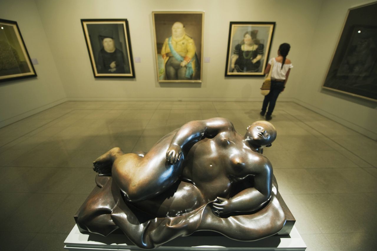 Museo de Antioquia:  Auch bekannt als "Museo y Biblioteca de Zea", liegt es an der Stirnseite des Plaza Botero. Hier findest du noch mehr Skulpturen und Gemälde von Botero und seines Kollegen Pedro Nel Gomez.