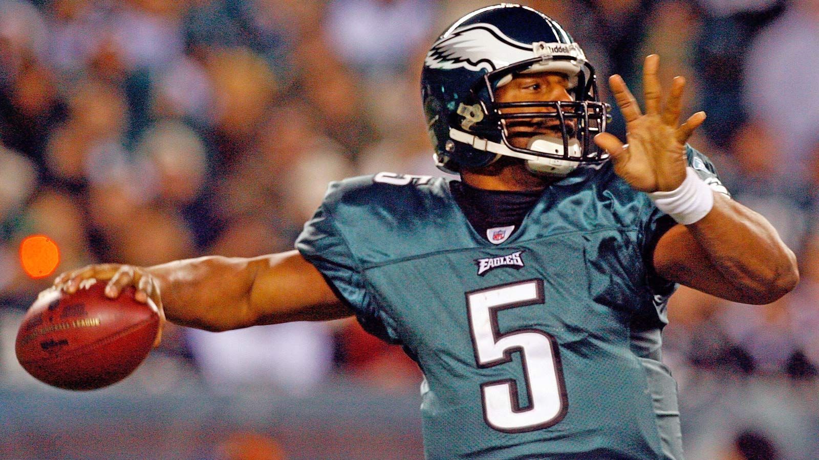 
                <strong>Philadelphia Eagles</strong><br>
                5 Donovan McNabb (Foto), 15 Steve Van Buren, 20 Brian Dawkins, 40 Tom Brookshier, 44 Pete Retzlaff, 60 Chuck Bednarik, 70 Al Wistert, 92 Reggie White und 99 Jerome Brown.
              