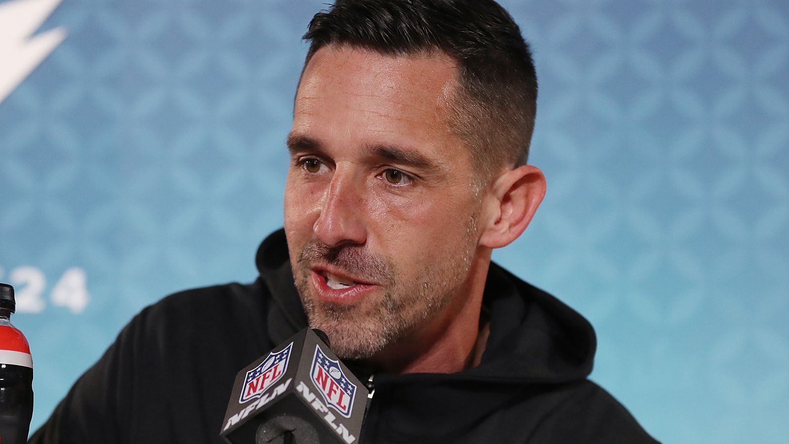 
                <strong>Kyle Shanahan</strong><br>
                Kyle Michael Shanahan (Head Coach der San Francisco 49ers)
              