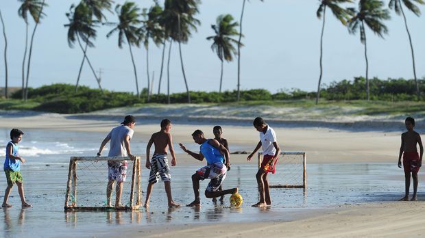 
                <strong>Fußballbegeisterung </strong><br>
                Die brasilianischen Kinder sind sehr einfallsreich und bauen sich ihre eigenen Fußballtore. 
              