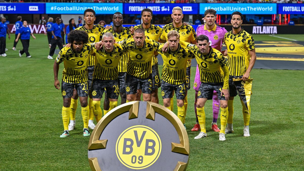 Borussia Dortmund v CF Monterrey - FIFA Club World Cup 2025 ATLANTA, GA, UNITED STATES - JULY 1: Borussia Dortmund team ahead of the FIFA Club World Cup 2025 round of 16 match between Borussia Dort...