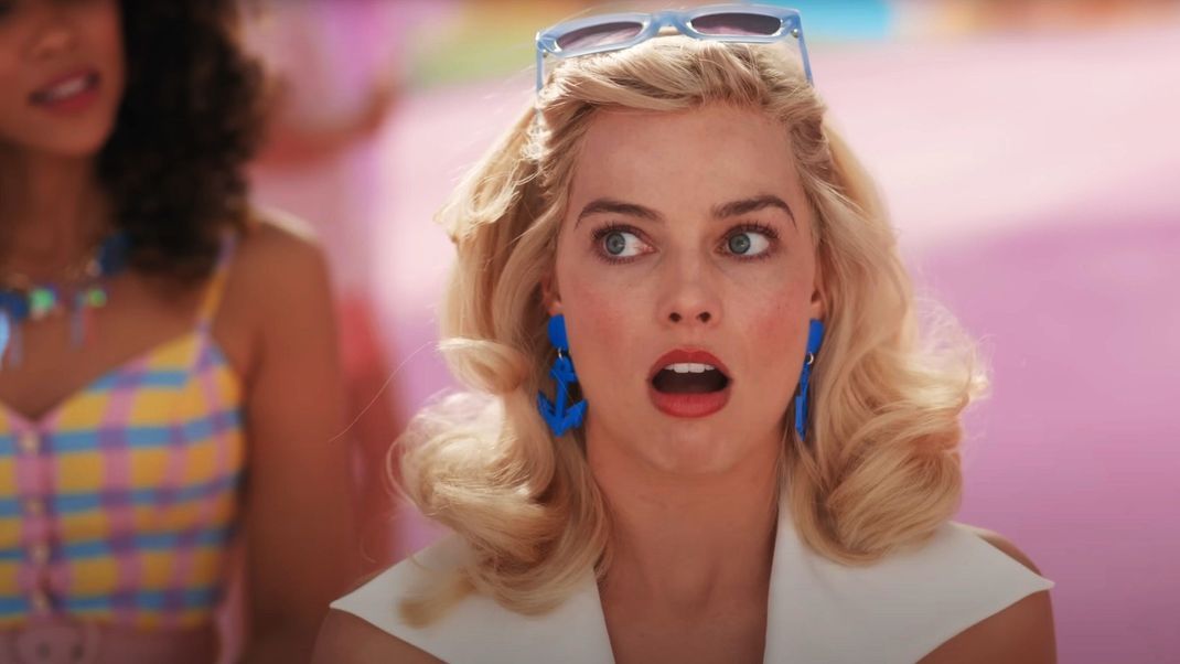 Da klappt sogar bei ihr die Kinnlade runter: Margot Robbie (hier im Film "Barbie") zeigt sich in "Dollface" von ihrer weirden Seite.