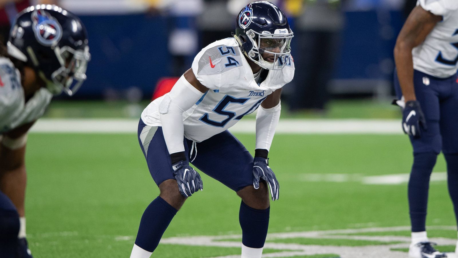 
                <strong>Pick 22: Rashaan Evans (Linebacker, Tennessee Titans)</strong><br>
                Der Linebacker verpasste aus Verletzungsgründen die Preseason und das erste Saisonspiel. So gesehen war es nicht verwunderlich, dass der 23-Jährige einige Wochen brauchte, um sich in der NFL zurechtzufinden. Dann aber zeigte er positive Ansätze, stand in 15 Saisonspielen auf dem Platz, sieben Mal davon als Starter. Seine Bilanz: 53 Tackle-Beteiligungen (33 Solo-Tackles), zwei Tackles for Loss, ein Quarterback Hit. Ein solider Einstieg, aber von einem Inside Linebacker erwartet man mehr bei Tackles - vor allem, wenn man die Zahlen anderer auf seiner Position sieht. ran-Note: 4
              