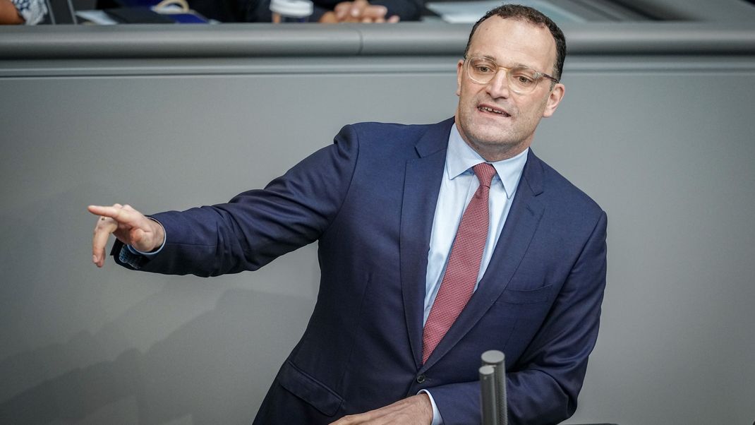 Spahn sagt, "wir schaffen das nicht mehr".