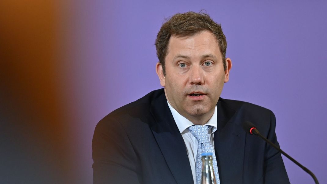 Kaltstart für Finanzminister Lars Klingbeil: Zwei Haushalte in den ersten beiden Monaten seiner Amtszeit