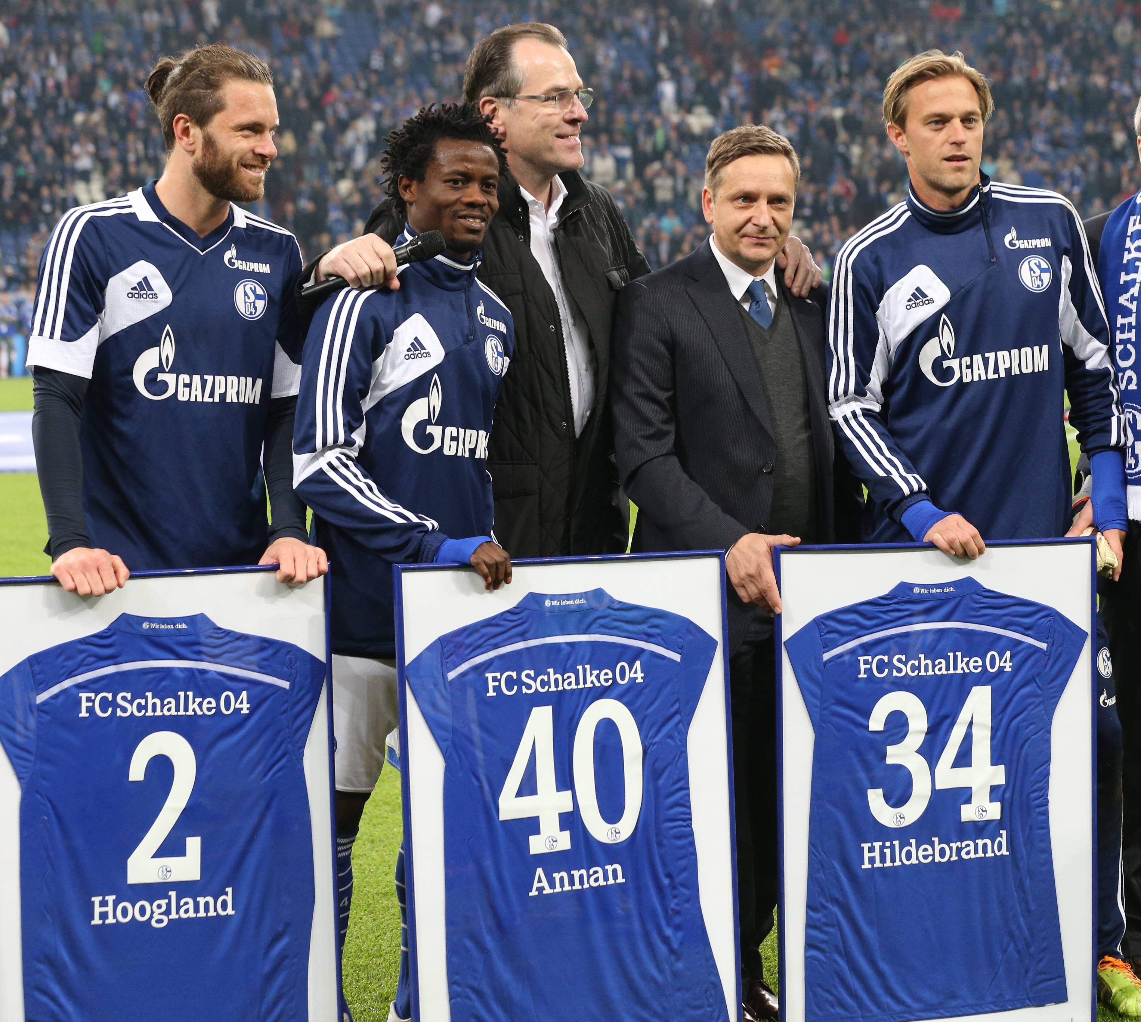
                <strong>Tim Hoogland (FC Schalke 04)</strong><br>
                Tim Hoogland, Anthony Annan und Timo Hildebrand (von links) verlassen den FC Schalke 04. Wo Hoogland und Hildebrand künftig spielen, ist noch unklar. Anthony Annan wird mit dem SC Heerenveen in Verbindung gebracht.
              