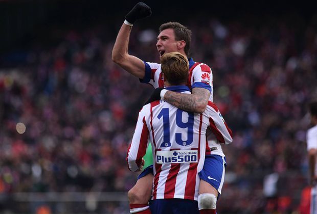 
                <strong>Atletico zerlegt Real </strong><br>
                Seit sechs Pflichtspielen schon konnte Real Madrid nicht mehr gegen den Stadtrivalen gewinnen. Gleichzeitig schrumpft der Abstand an der Tabellenspitze: Barcelona könnte an diesem Spieltag bis auf einen Punkt aufschließen. 
              