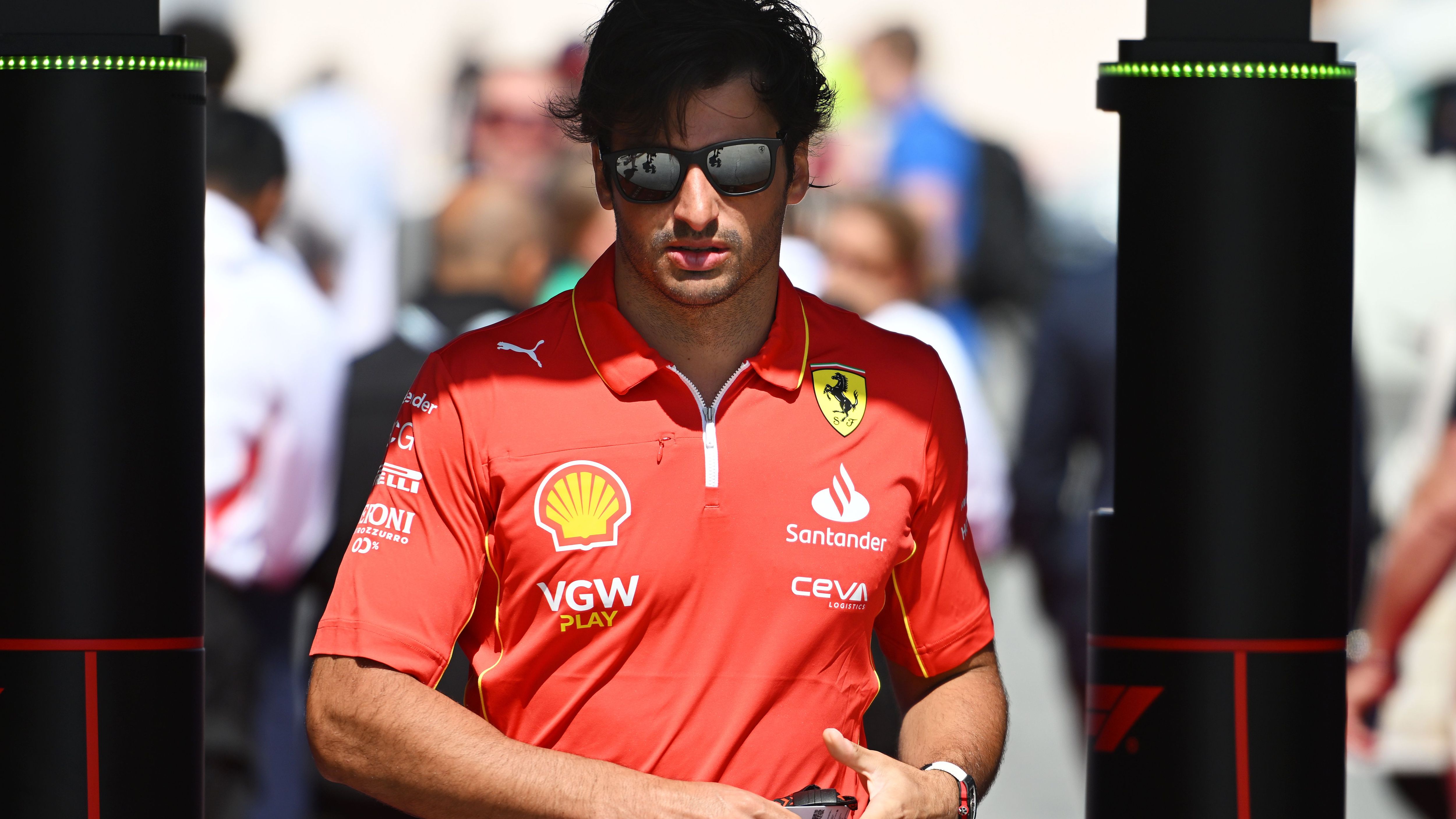 <strong>Carlos Sainz (Ferrari)</strong><br>Der Spanier hatte 2023 seinem Teamkollegen etwas Wichtiges voraus: Er gewann ein Rennen. Er legte in der vergangenen Saison zudem den Ruf ein Stück weit ab, nur der Wingman Leclercs zu sein. Für ihn ist 2024 so oder so ein extrem wichtiges Jahr.&nbsp;