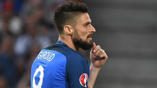 
                <strong>Olivier Giroud</strong><br>
                Oliver Giroud: Ist vor allem in der Anfangsphase enorm laufstark und versucht, die deutsche Abwehr im Aufbauspiel zu stören. Lässt sich bei Ballbesitz von Deutschland in die eigene Hälfte fallen, um sich den Ball abzuholen. Nach knapp 42 Minuten wird er frei vor dem Tor nur durch ein Wahnsinns-Tackling von Höwedes gestoppt. Harmoniert im Angriff ideal mit Griezmann. ran-Note: 3
              