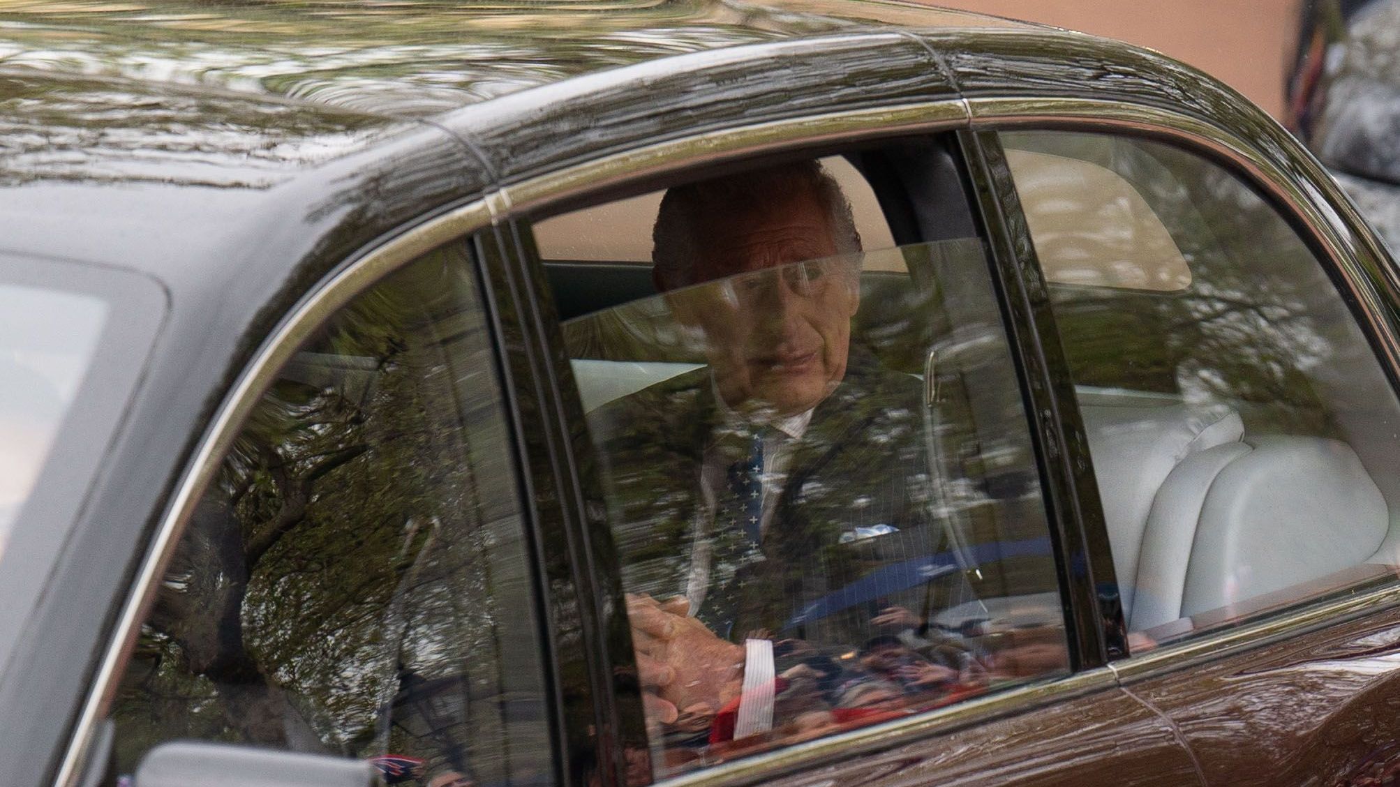 Charles III. auf dem Weg zum Buckingham Palace.